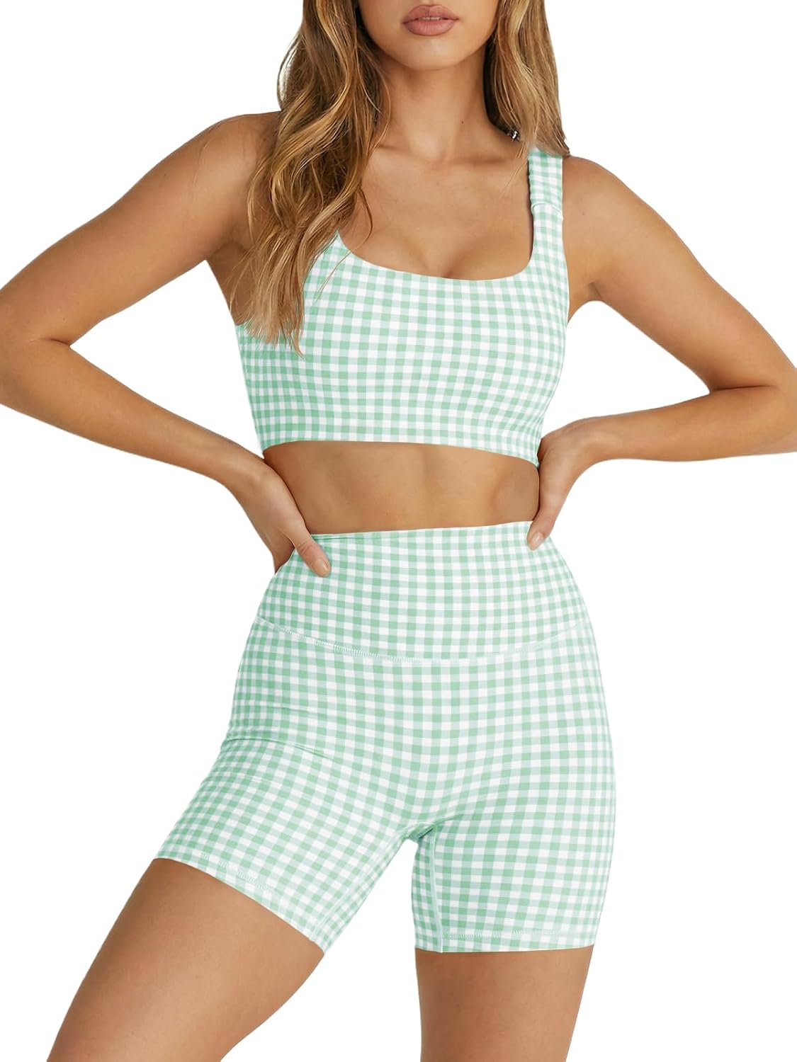 Detalle de Aoysky Women's Gingham 2-Piece Workout Set: Open-Back Cropped Tank + High-Waist Shorts