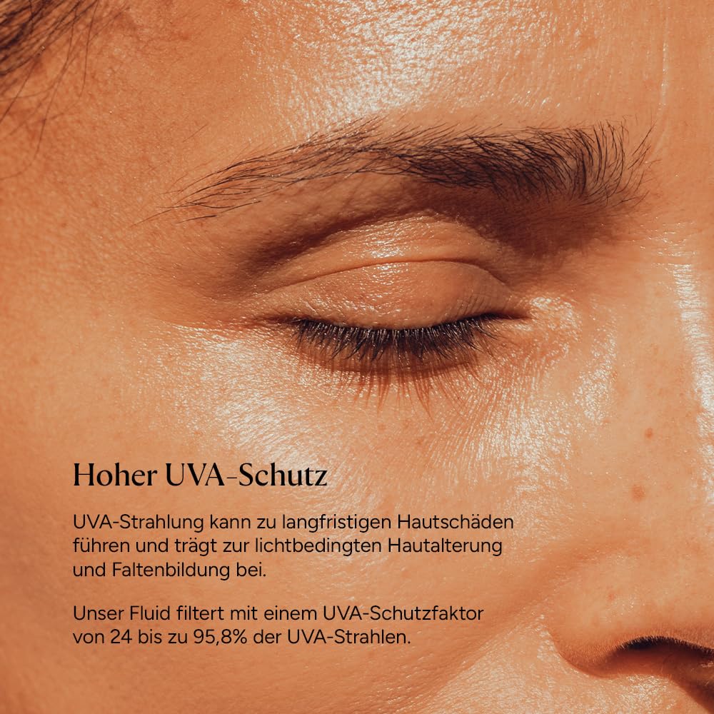 Detalle 2 de JUNGLÜCK Sonnenfluid Gesicht SPF 50 (vegan) – leichtes Breitspektrum-Fluid ohne Weißeleffekt