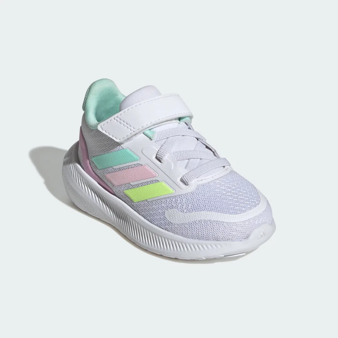 Detalle de Zapatilla Runfalcon 5 Kids de Adidas — comodidad y rendimiento para pequeños runners