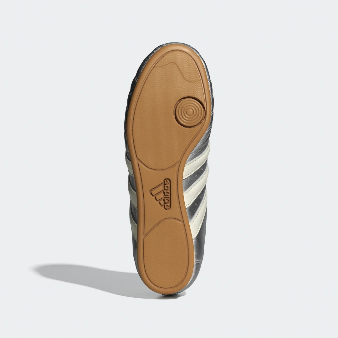 Detalle de Zapatilla Taekwondo Adidas – plateado, para entrenos y competición