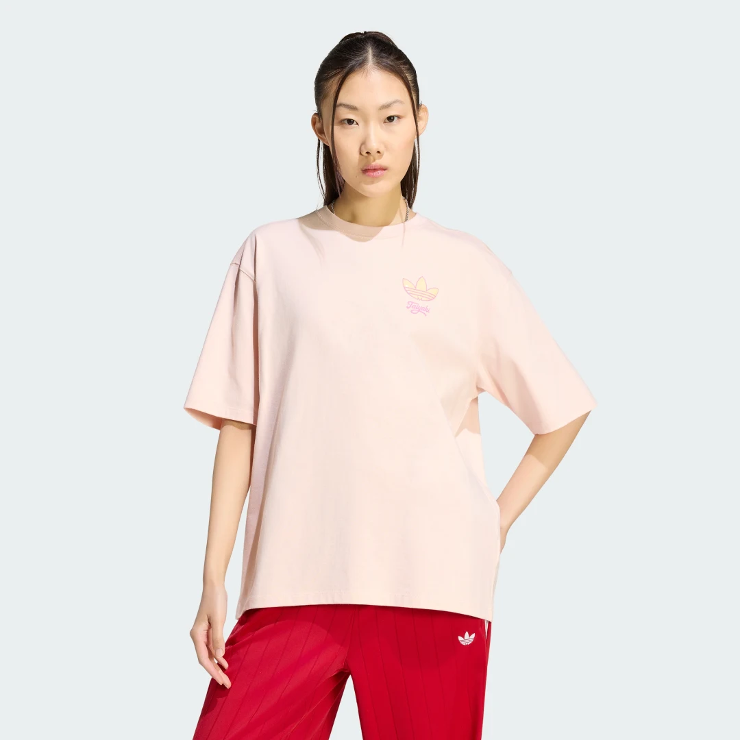 Detalle de Camiseta TAIYAKI de Adidas — rosa