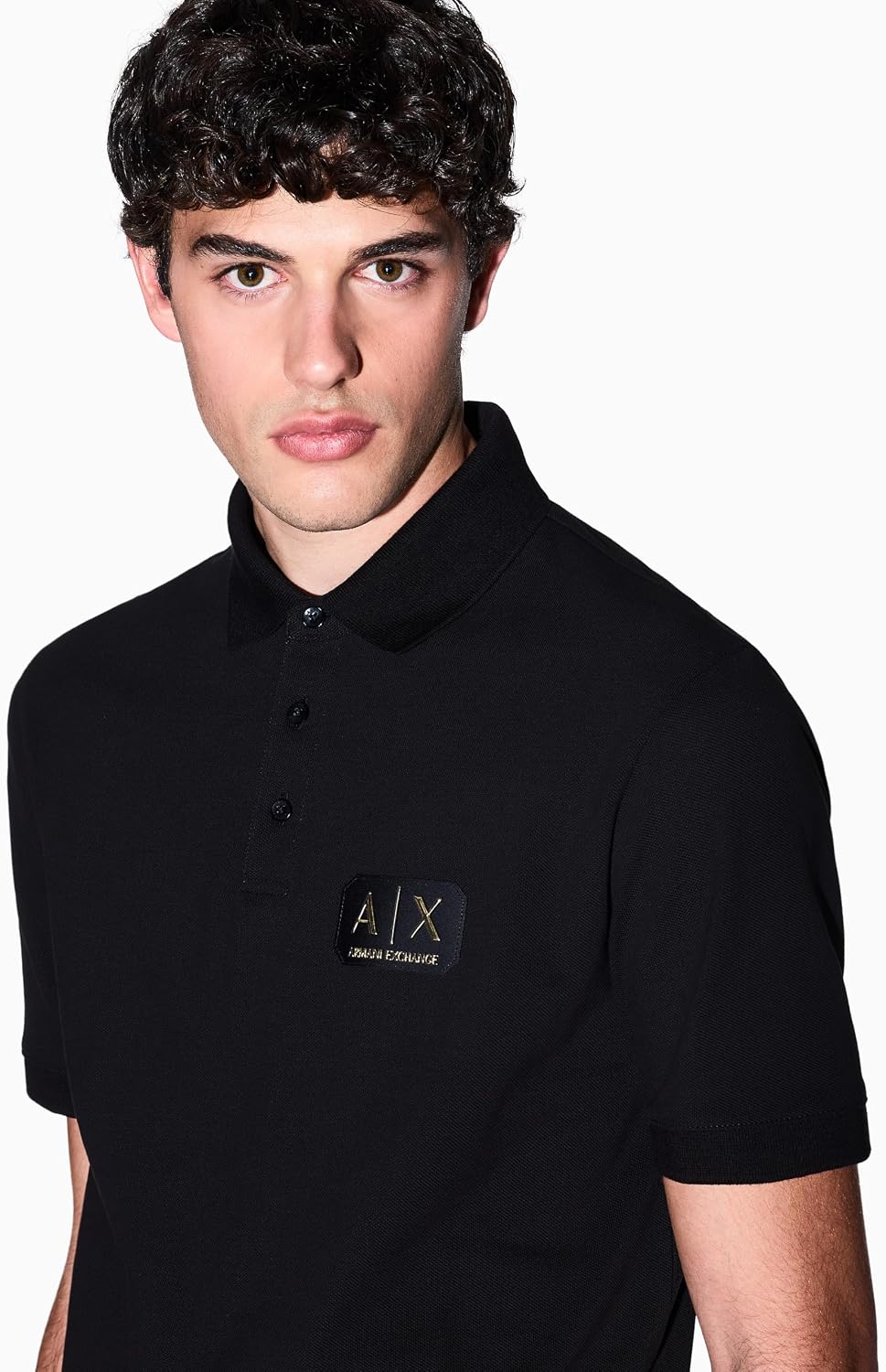 Detalle de Armani Exchange Black and Gold Capsule Polo Homme - Patch Logo
