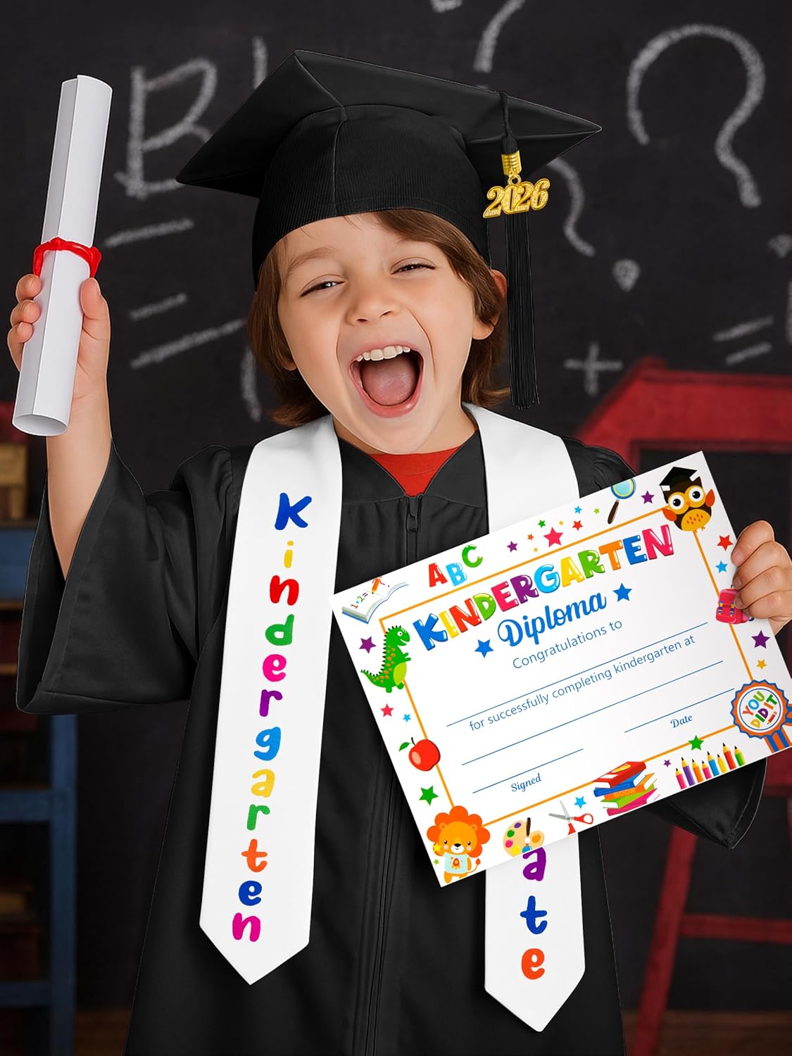 Detalle 2 de QZYL Kindergarten Graduation Gown and Cap Set with Tassel, Stole, and Certificate