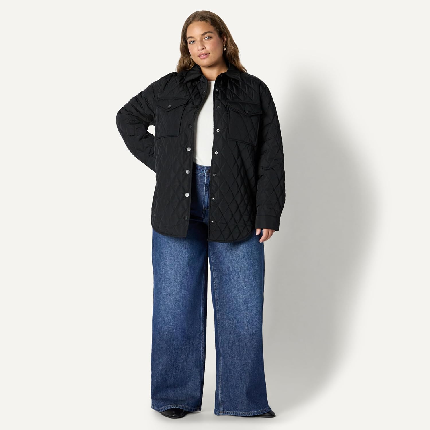 Thumbnail 6 de Amazon Essentials Damen Lange Relaxed-Fit-Steppjacke mit Druckknöpfen