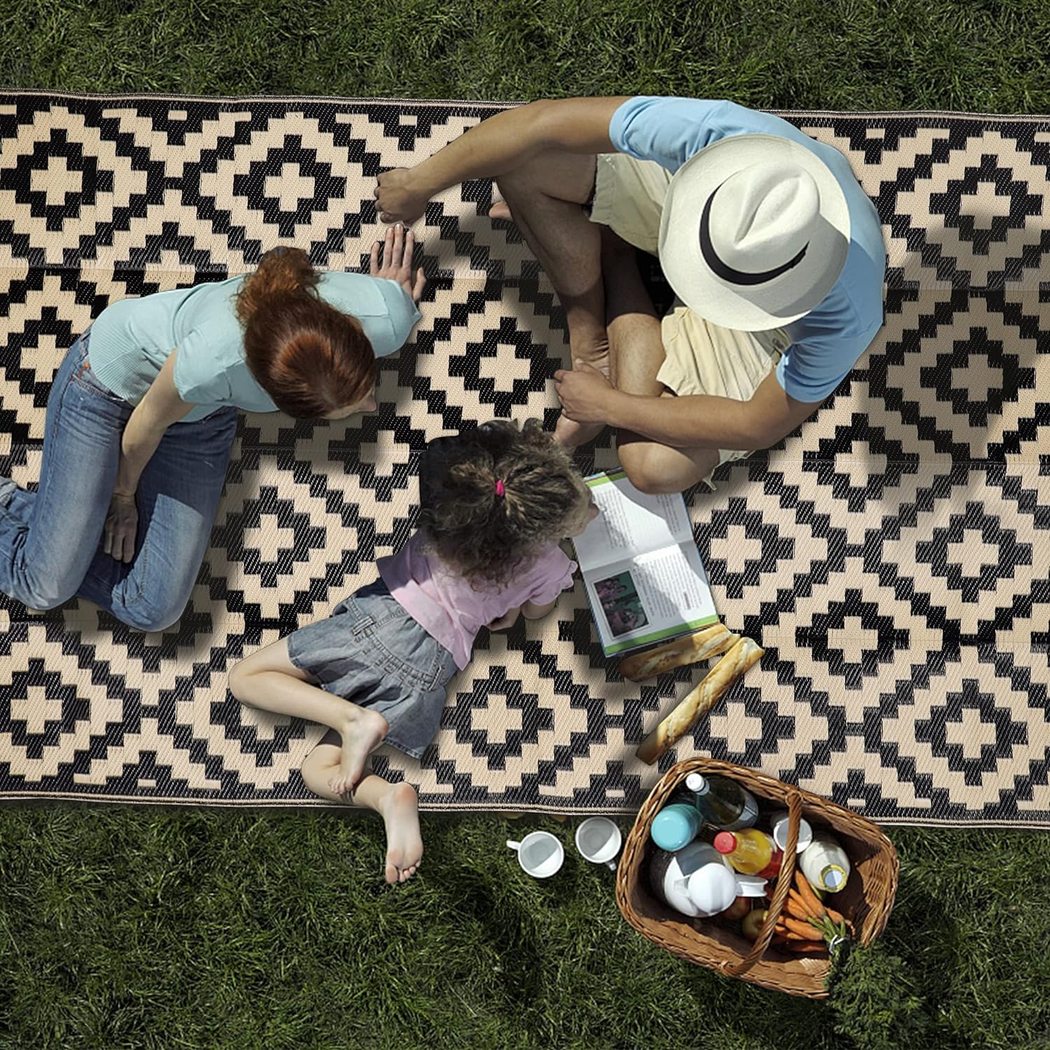 Detalle de SAND MINE Waterproof Outdoor Rug 5x8 ft (Plastic Reversible, Black & Beige)