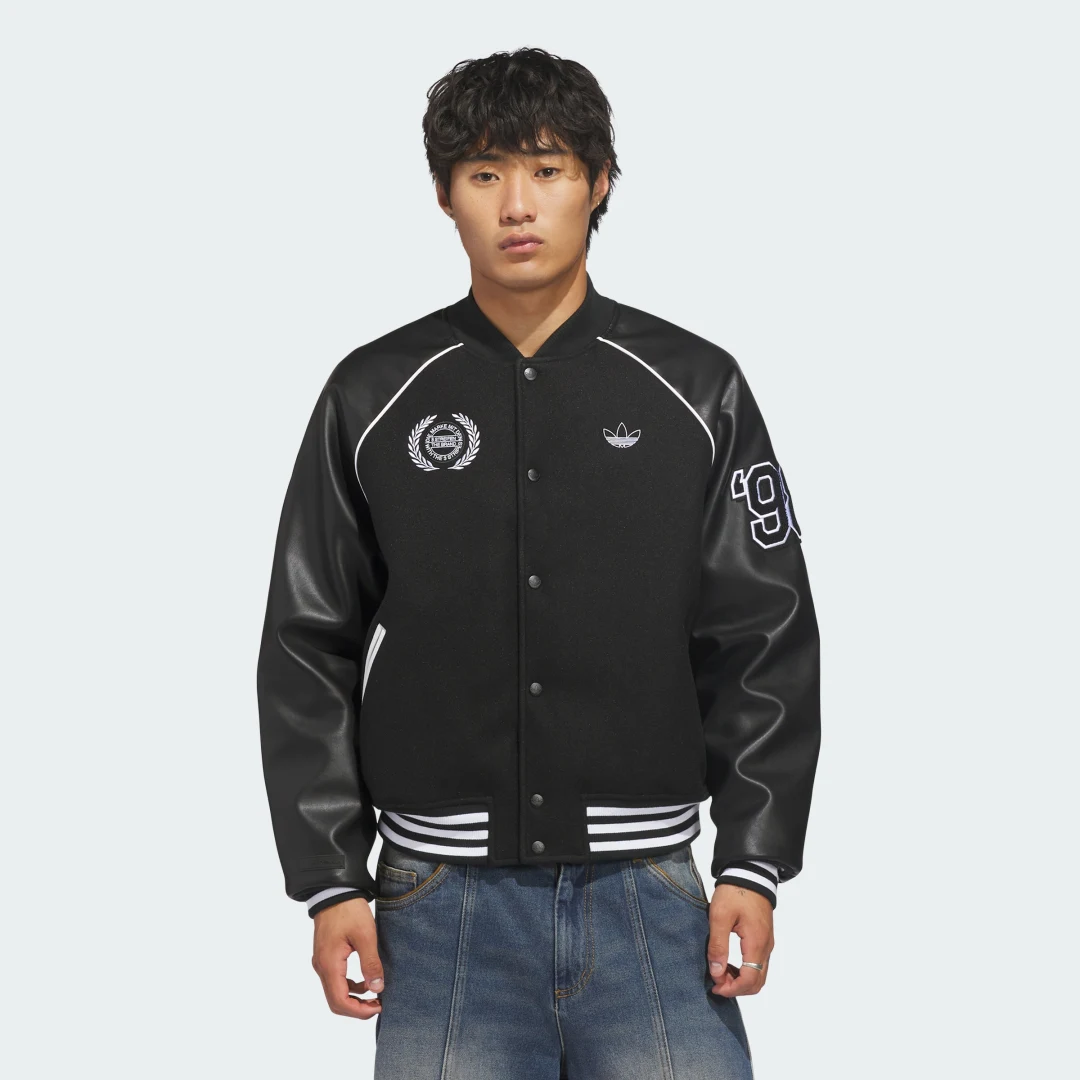 Detalle de CHAQUETA VARSITY SKATEBOARD x TYSHAWN de Adidas