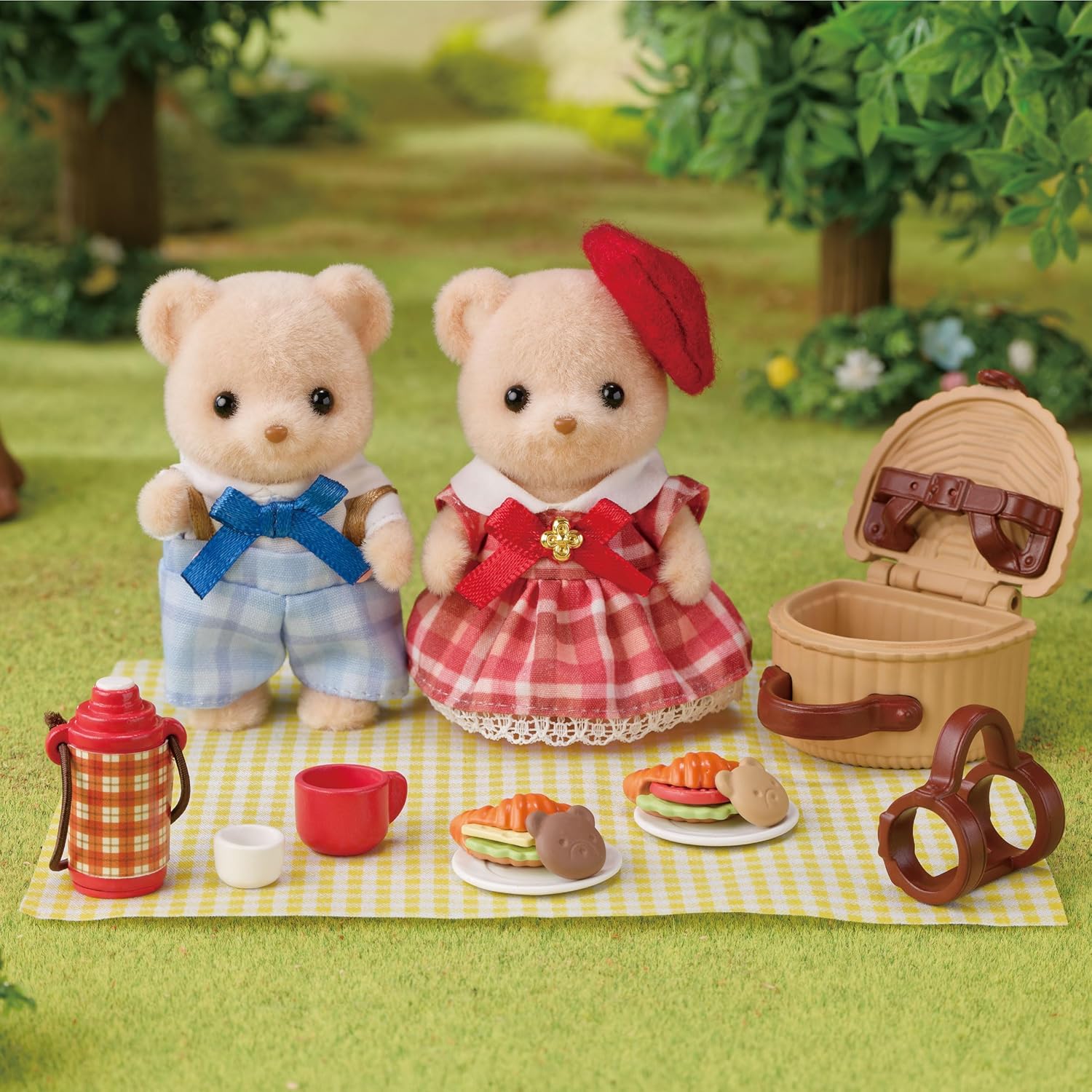 Detalle 2 de Sylvanian Families - Le Pique-Nique Gourmand des Ours Biscuit, Set 2 figurines articulées (5852)