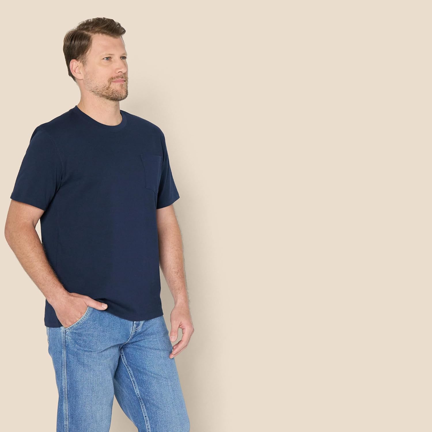 Thumbnail 1 de Amazon Essentials Herren T-Shirt aus schwerer Baumwolle mit Tasche (lockere Passform)
