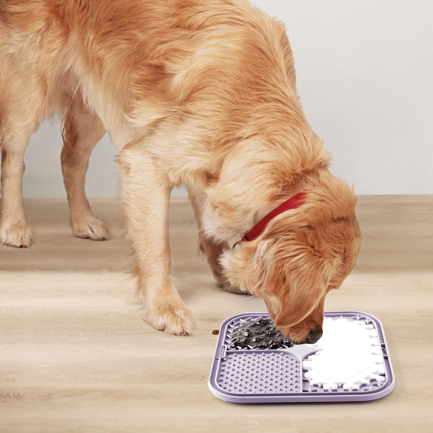 Detalle 2 de Coomazy Leckmatte Hund (2er-Set) mit Silikonspatel und Bürste – Slow Feeder für Baden, Fellpflege & mehr