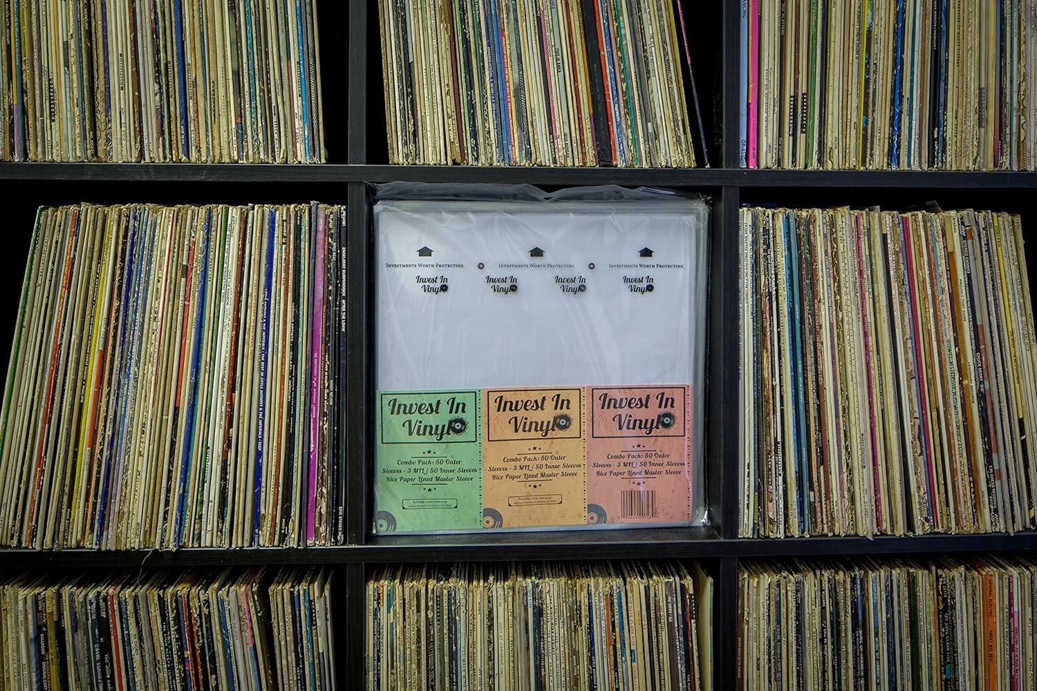 Detalle 2 de Invest In Vinyl 100 LP Sleeves Combo Pack (50 Outer & 50 Inner) for 12" Vinyl Records