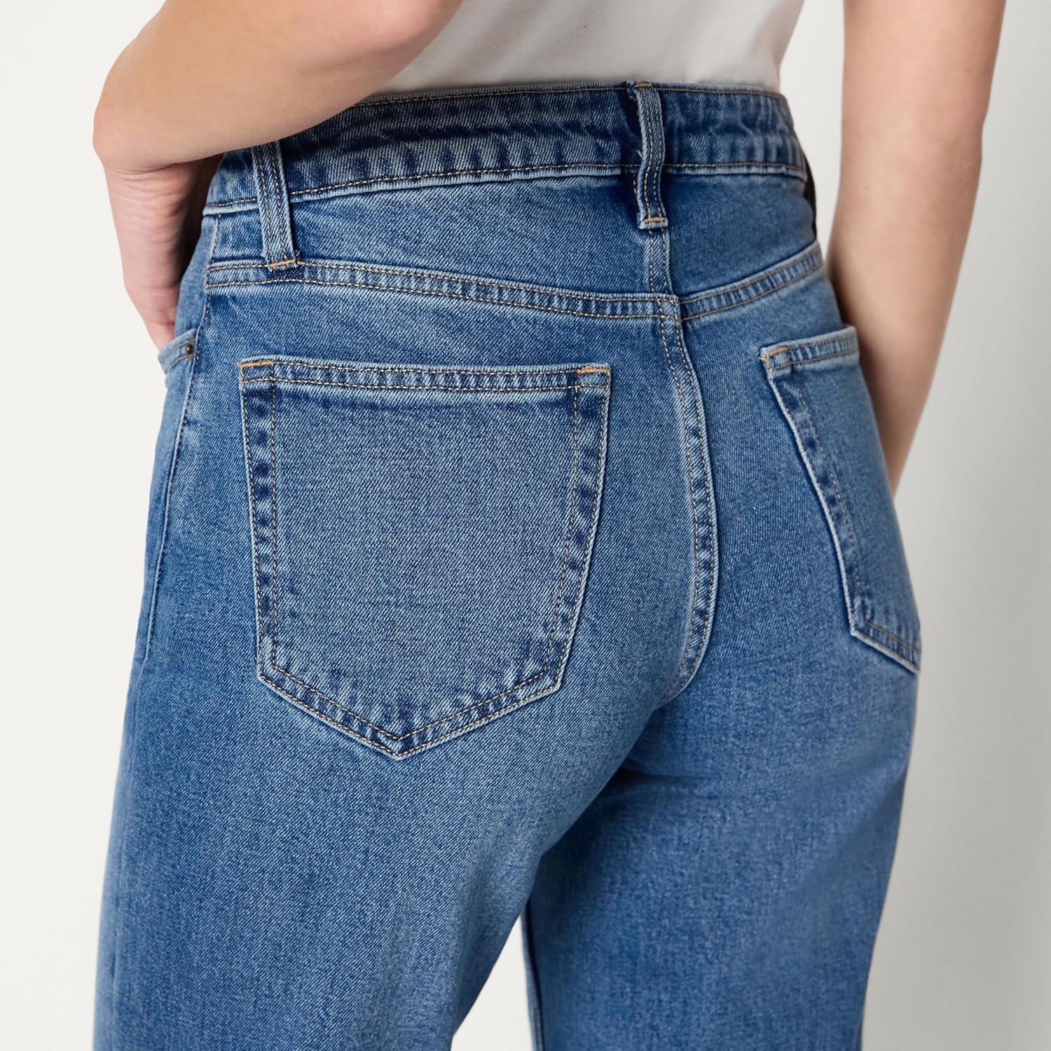 Detalle de Amazon Essentials Jeans a Vita Alta a Gamba Dritta Donna – Blu Medio Vintage, 46