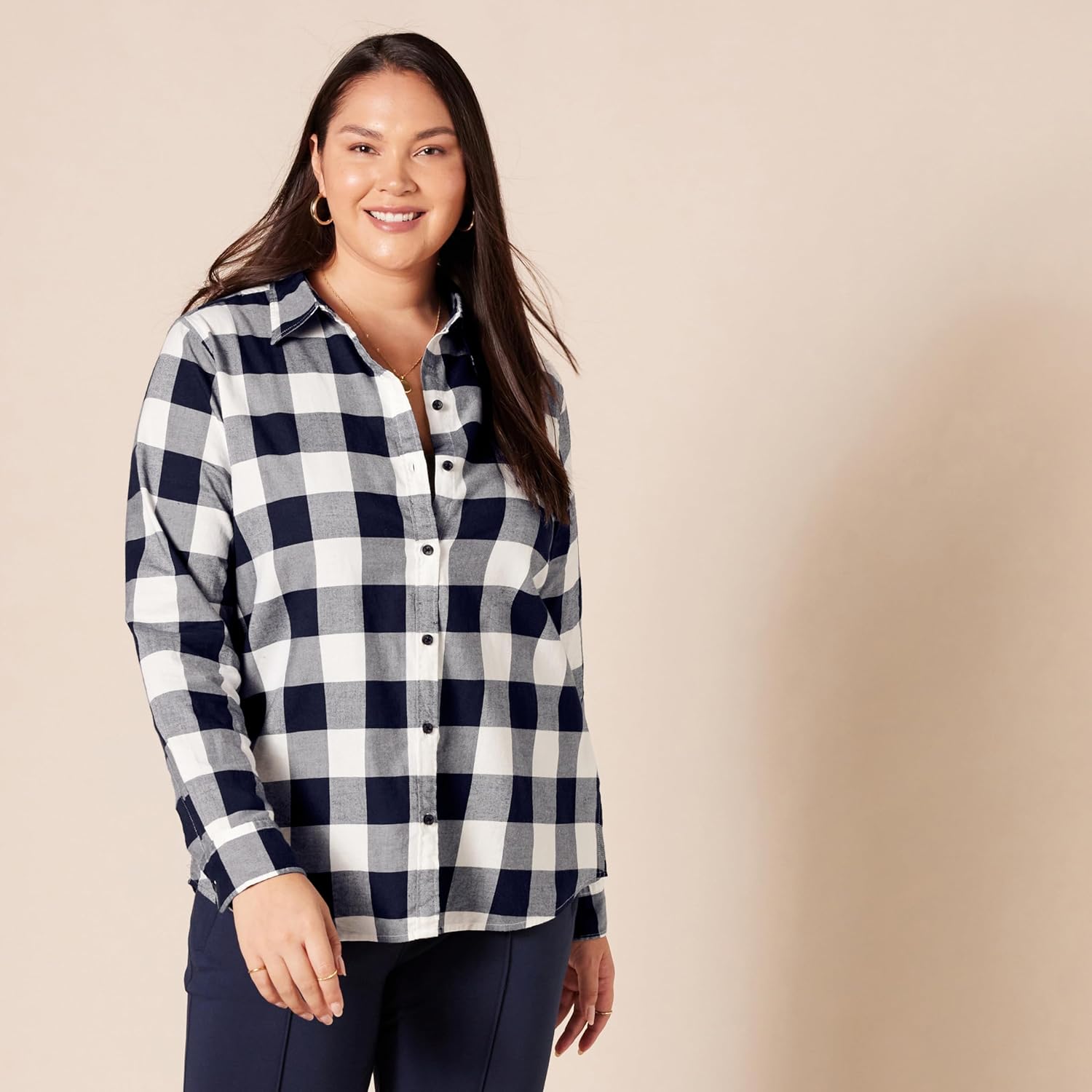 Detalle de Amazon Essentials Women's Regular-Fit Long-Sleeve Plaid Flannel Shirt