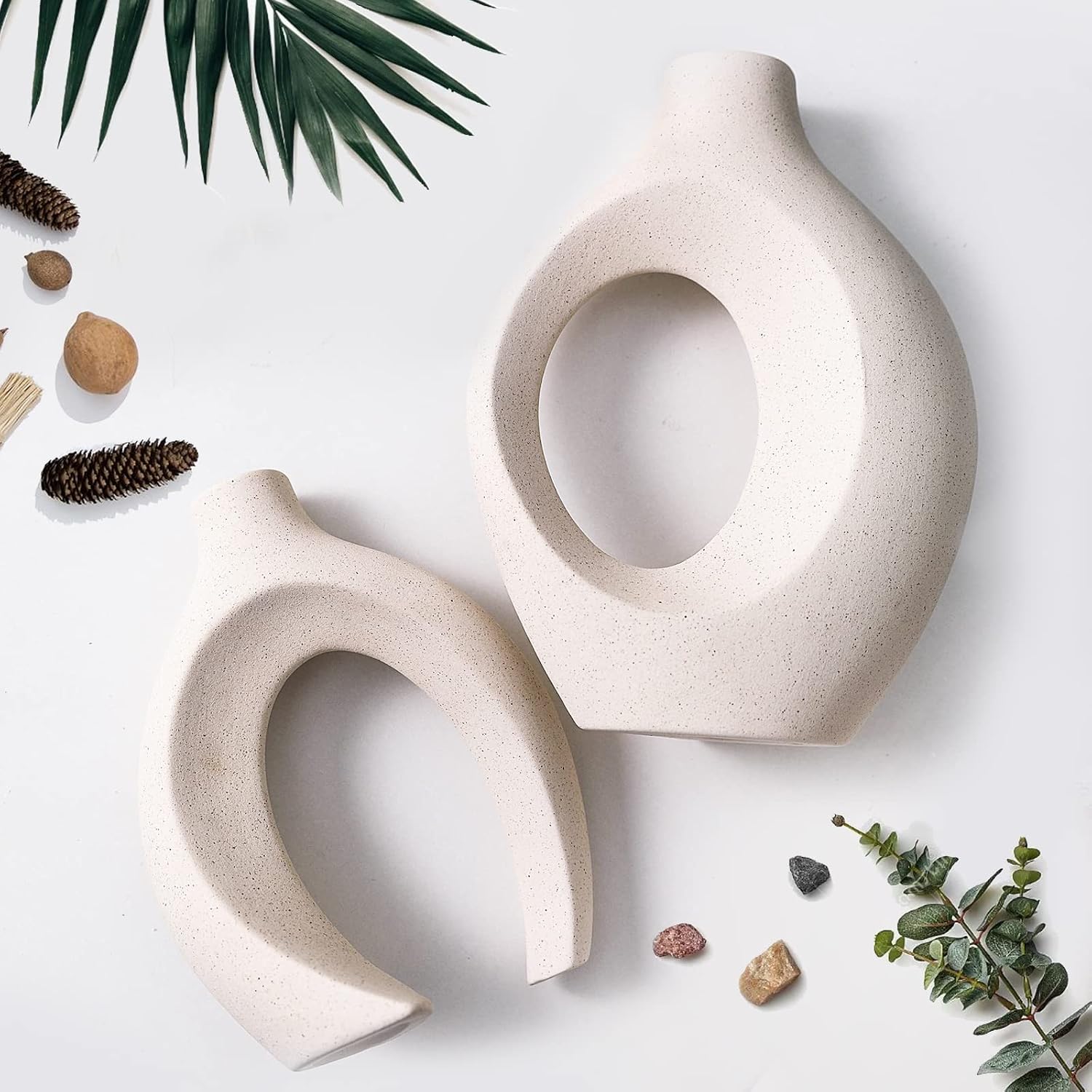 Detalle 2 de SUKIYPO BS03 keramieken vazenset van 2, beige met open design