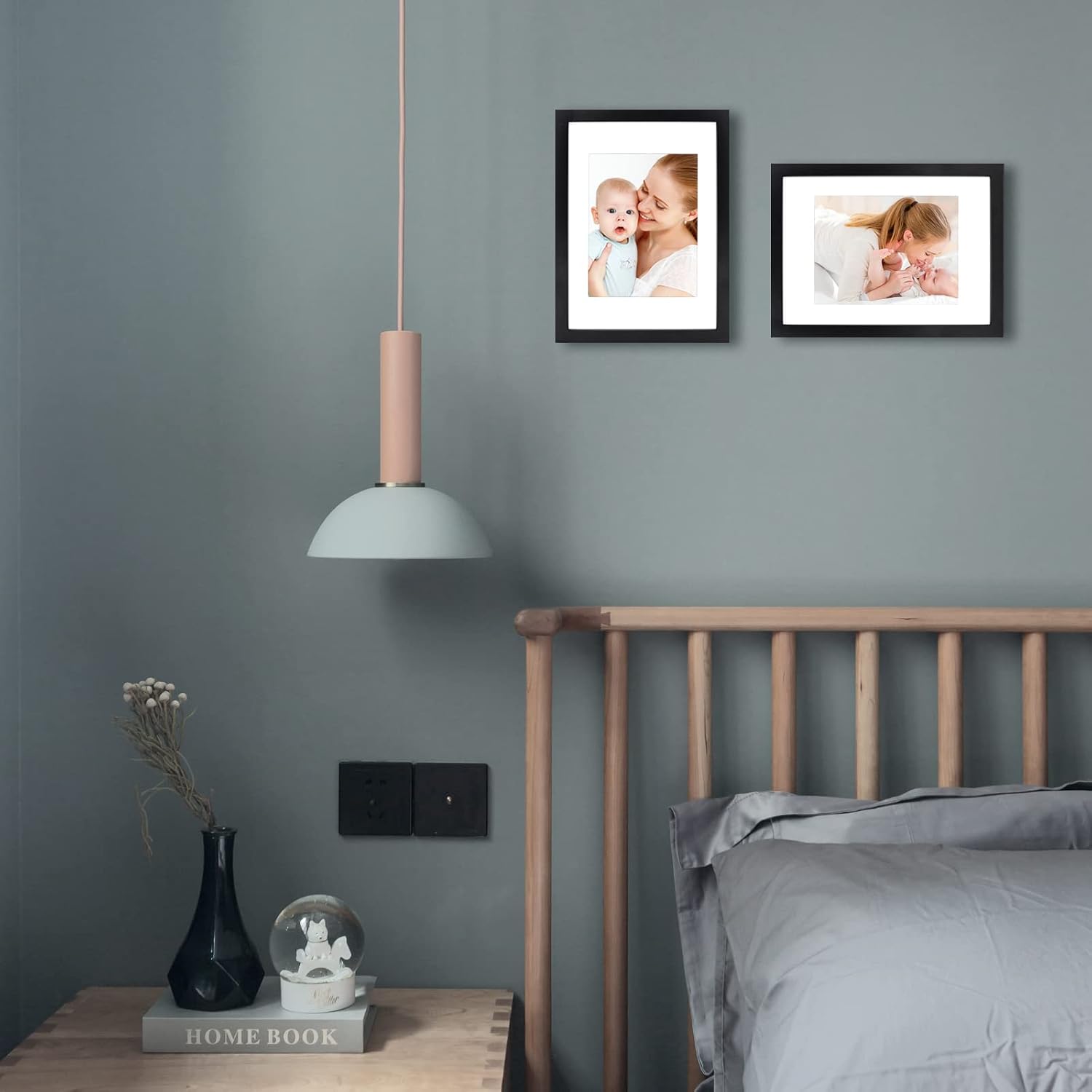 Detalle de EGOFINE A4 Frames: Solid Wood Picture Frames (Set of 4) with A5 Mat in Black