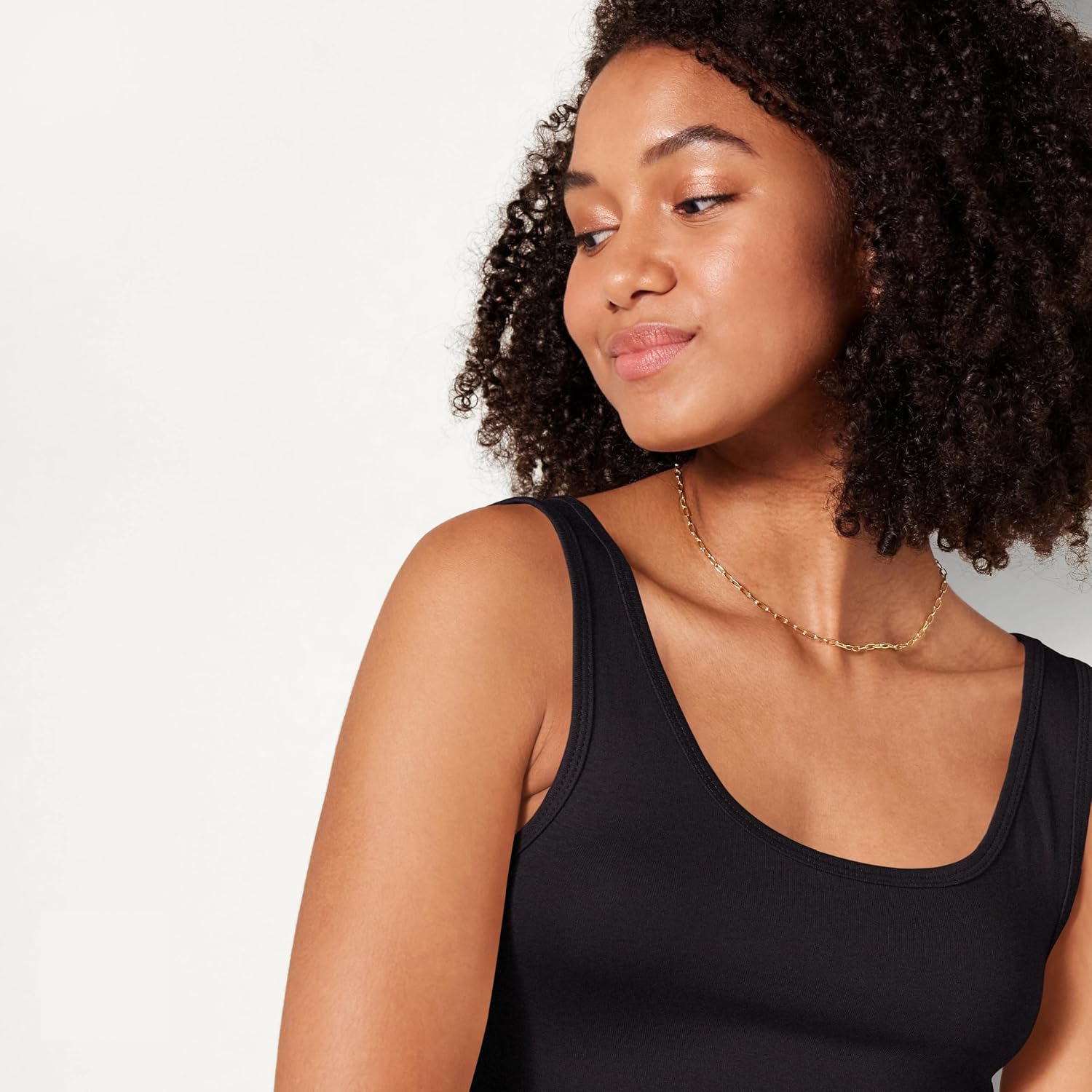 Detalle de Amazon Essentials Damen-Tanktop, 2er-Pack, Schwarz, M-L, schmale Passform