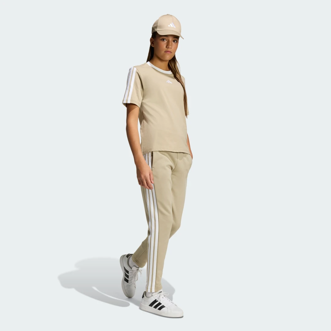 Detalle de Pantalón Essentials para niños de Adidas: cómodo, práctico y pensado para el día a día