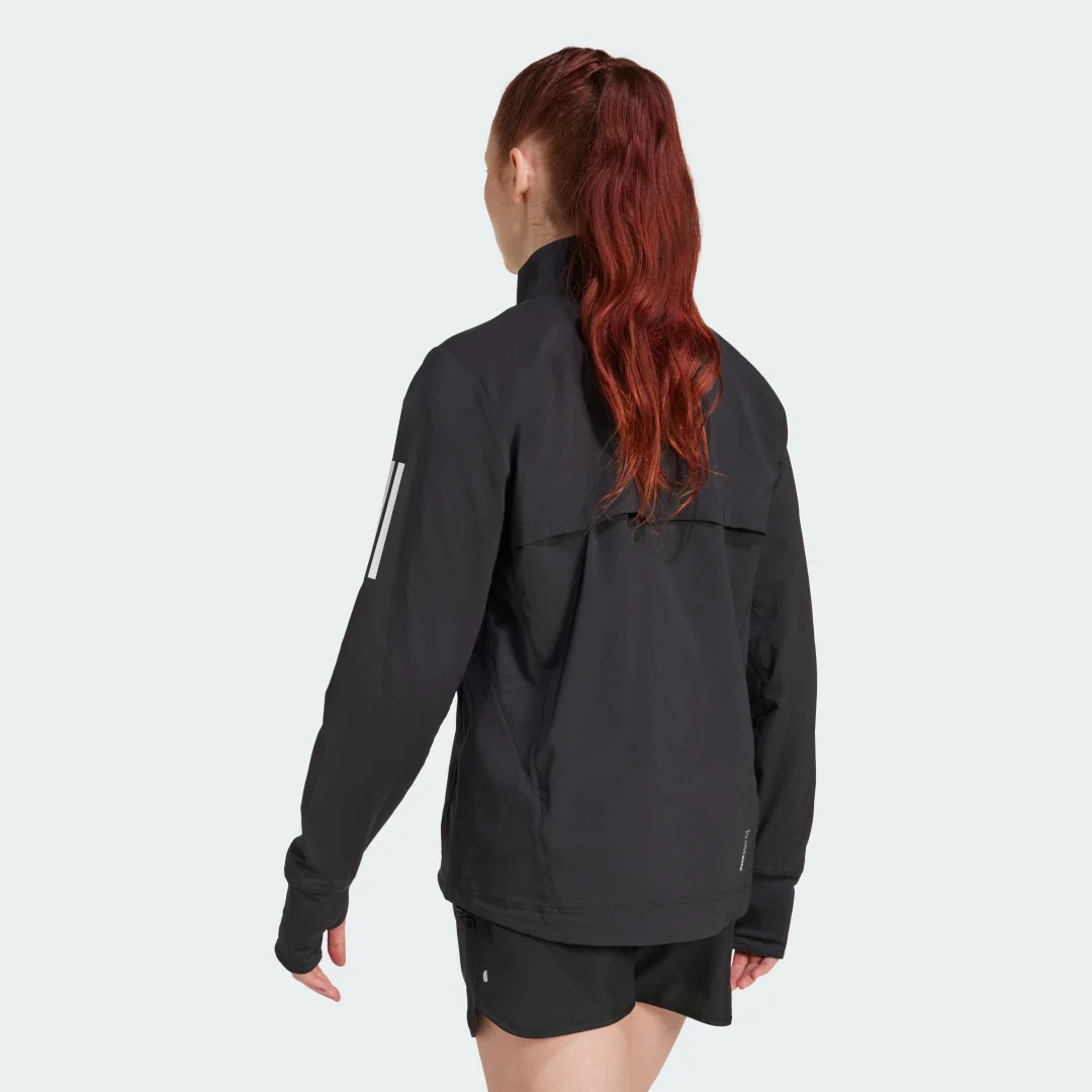 Detalle de Chaqueta de invierno Adidas Own The Run (Negro) – cobertura para tus rutas