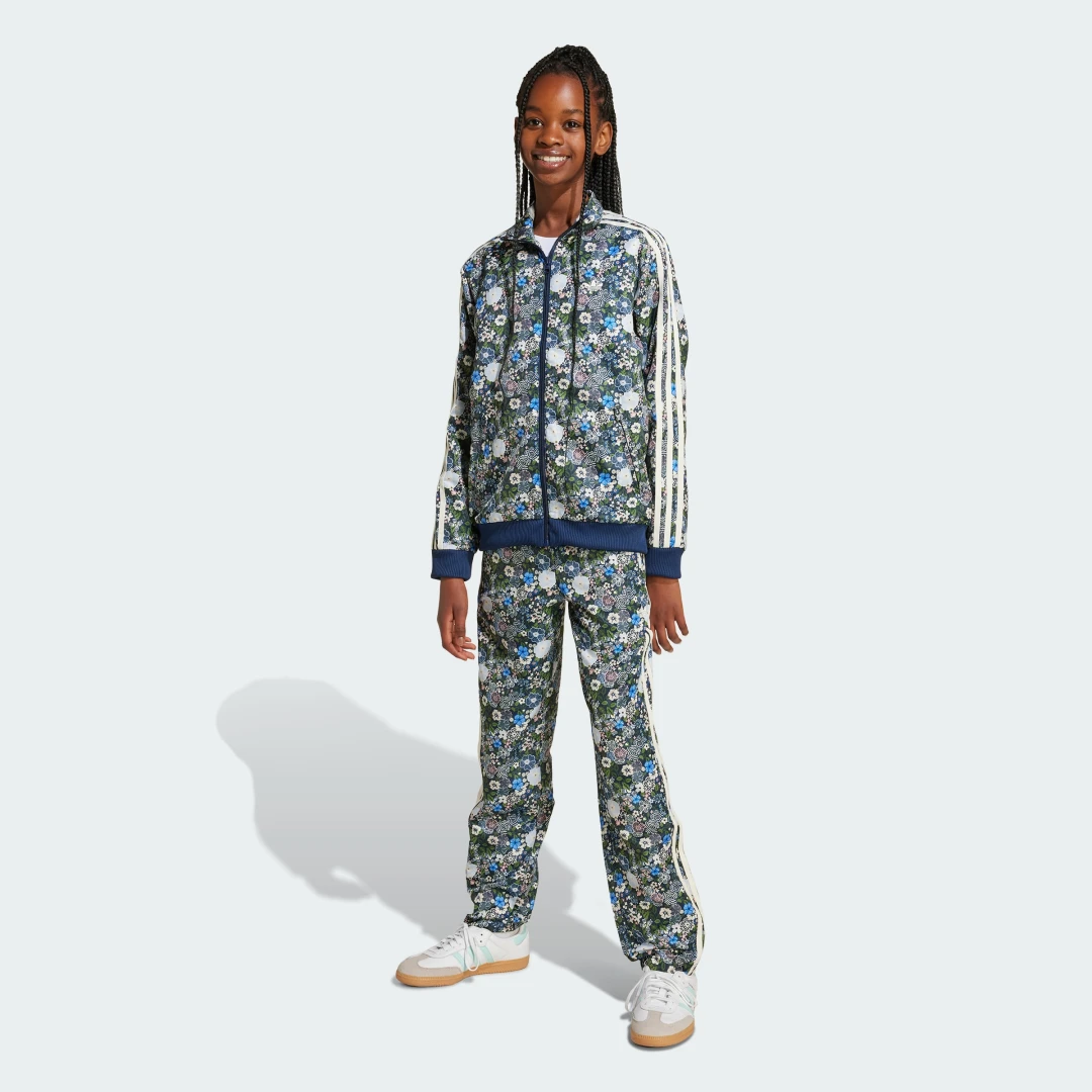Detalle de Pantalón Adidas Originals x Liberty London Firebird: estilo icónico para daily wear