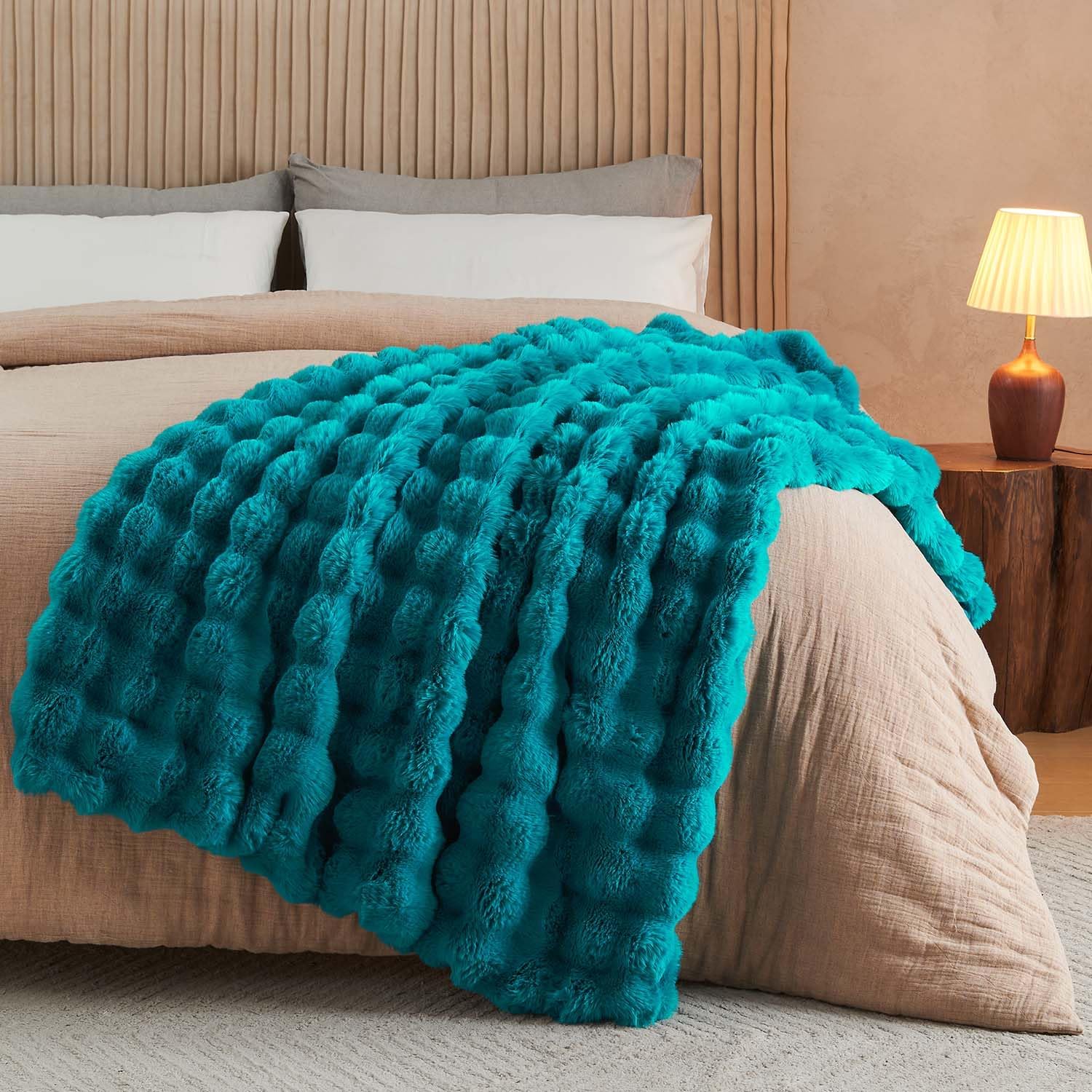 Detalle 2 de Lotus Karen Teal Faux Fur Throw Blanket, 90 x 90 Inches, Bubble Texture