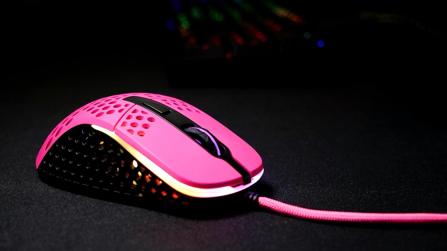 Detalle de Xtrfy M4 RGB Ultraleichte Gaming-Maus (rosa) – XG-M4-RGB-PINK