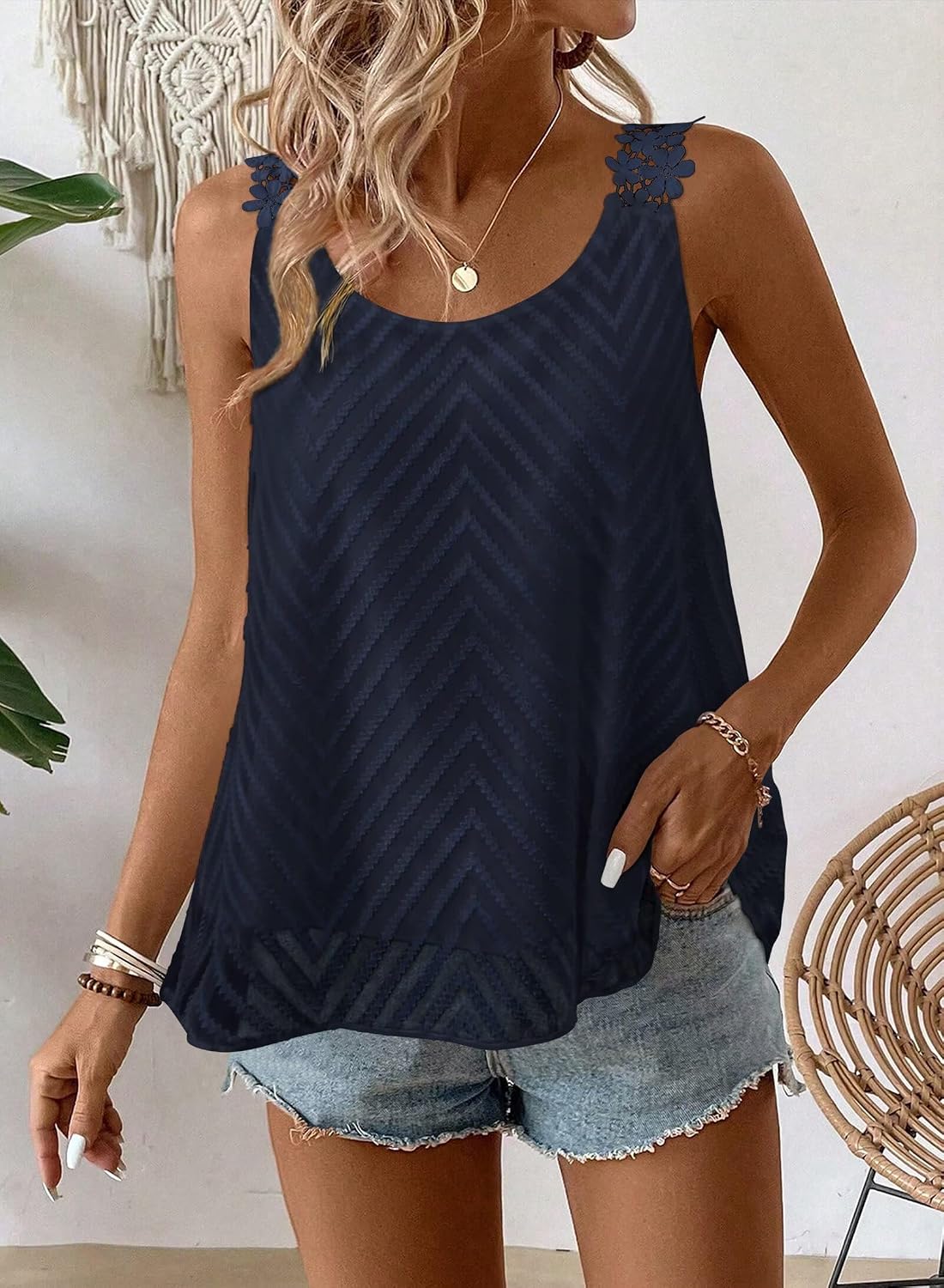 Thumbnail 1 de Womens Tank Tops Flowy Sleeveless Summer Boho Tank Top for Women Casual Crewneck Strap Lace Camisole Shirts
