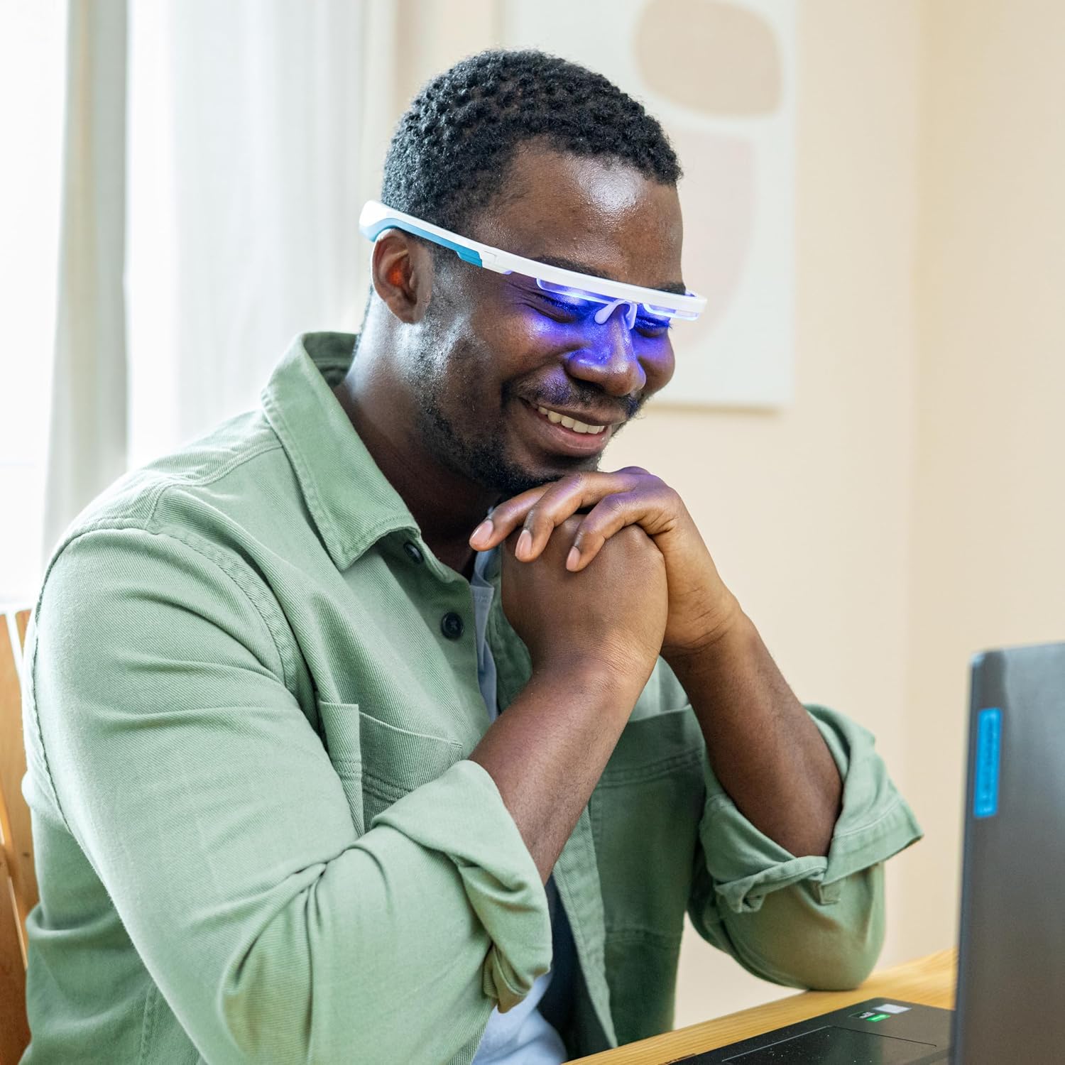 Detalle de AYO Premium Blue Light Therapy Glasses: Portable Circadian Support for Sleep, Energy and Mood