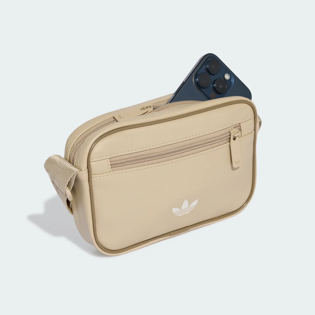 Detalle 2 de MINIBOLSO ADICOLOR CLASSIC AIRLINER de Adidas — beige, para uso diario y viaje ligero