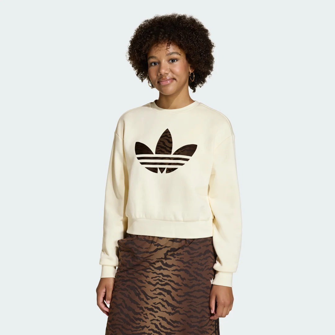 Detalle de SUDADERA HOLGADA DE CUELLO REDONDO BOXY de Adidas — versión en Blanco