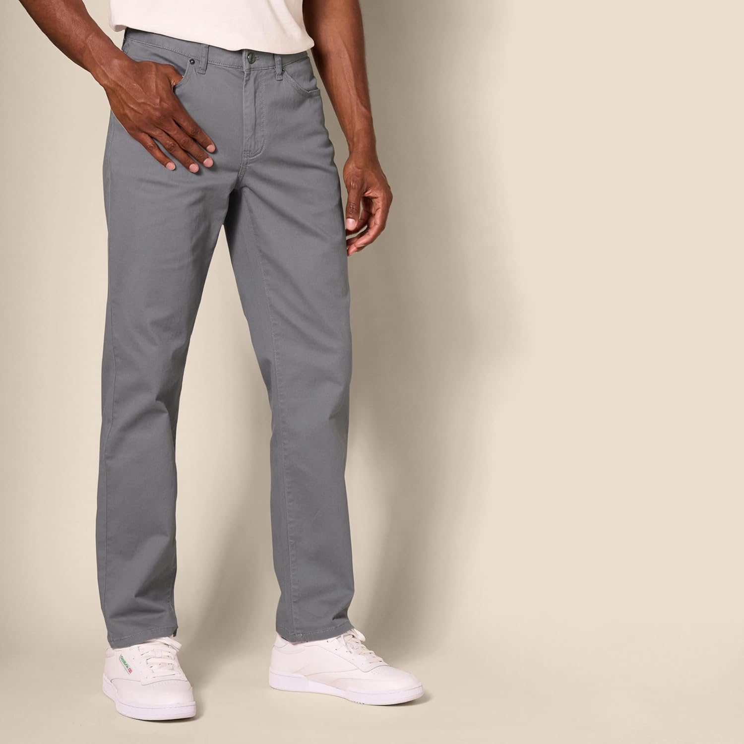 Thumbnail 2 de Amazon Essentials Men’s Straight-Fit 5-Pocket Stretch Twill Trousers (Straight leg, everyday comfort)