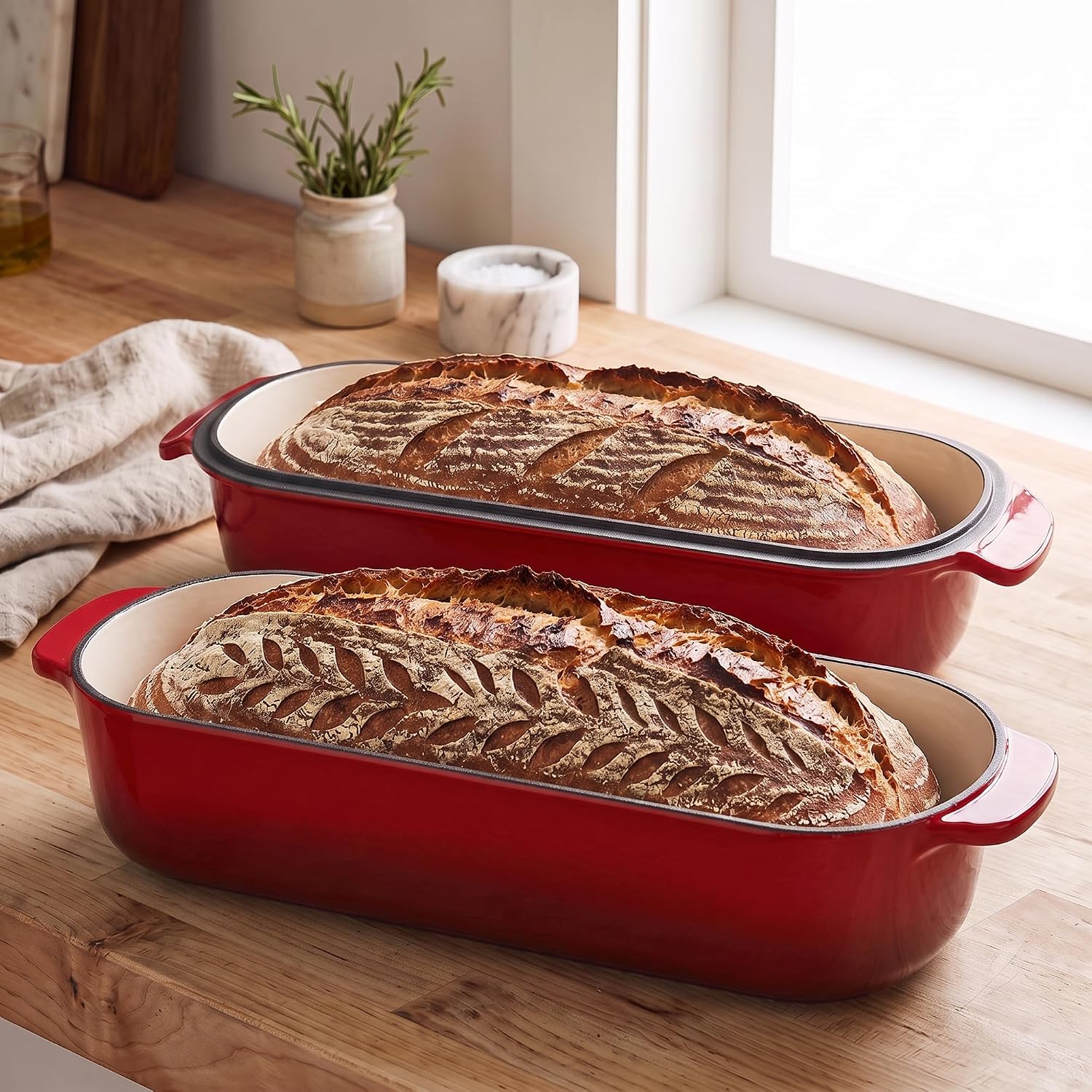 Detalle 2 de EDGING CASTING Enameled Cast Iron Loaf Pan with Lid — 5 Qt, 12.5x5.5 inches, Red