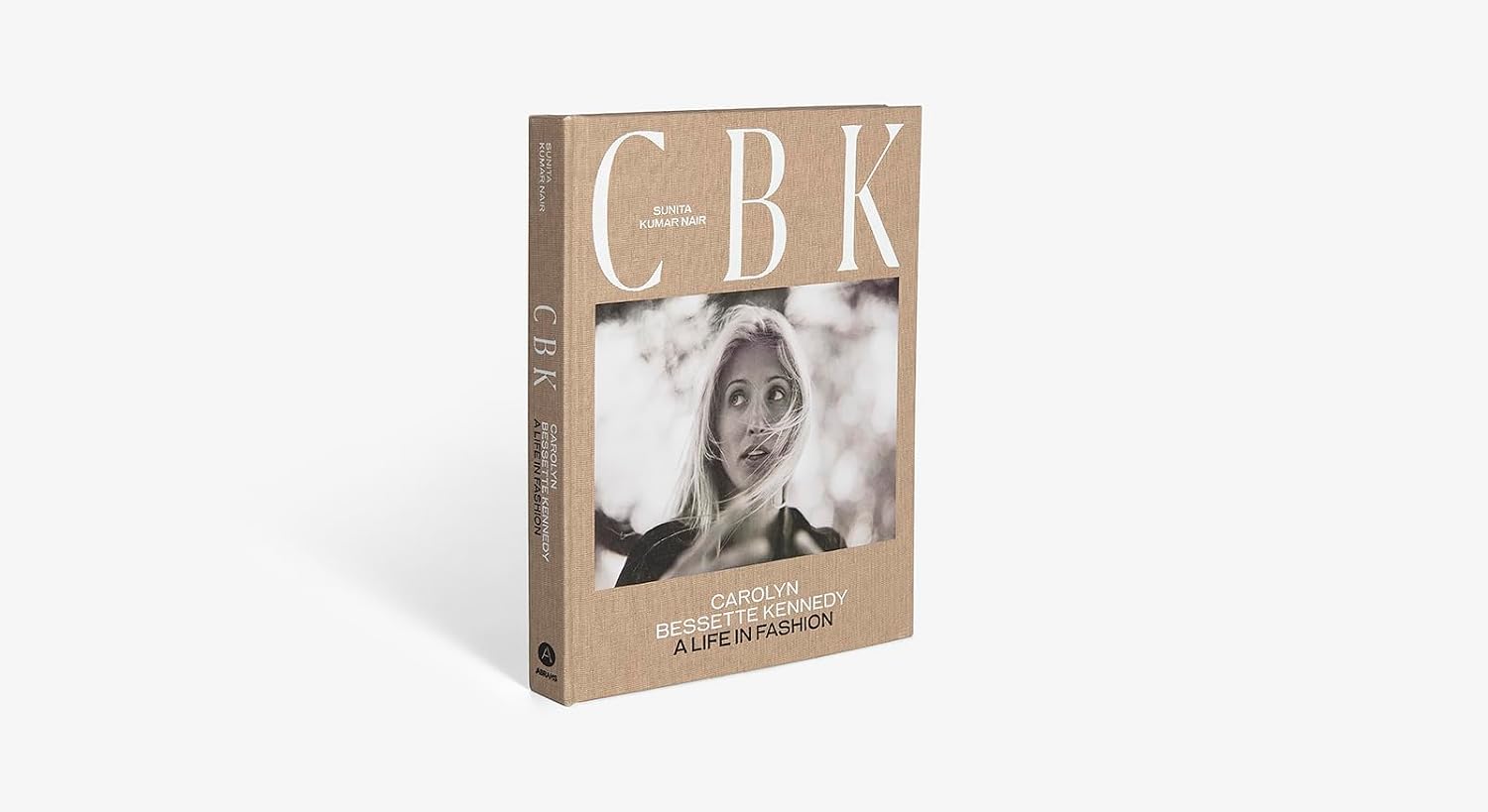 Thumbnail 1 de A life in fashion: CBK: Carolyn Bessette Kennedy – boek over mode en portretfotografie