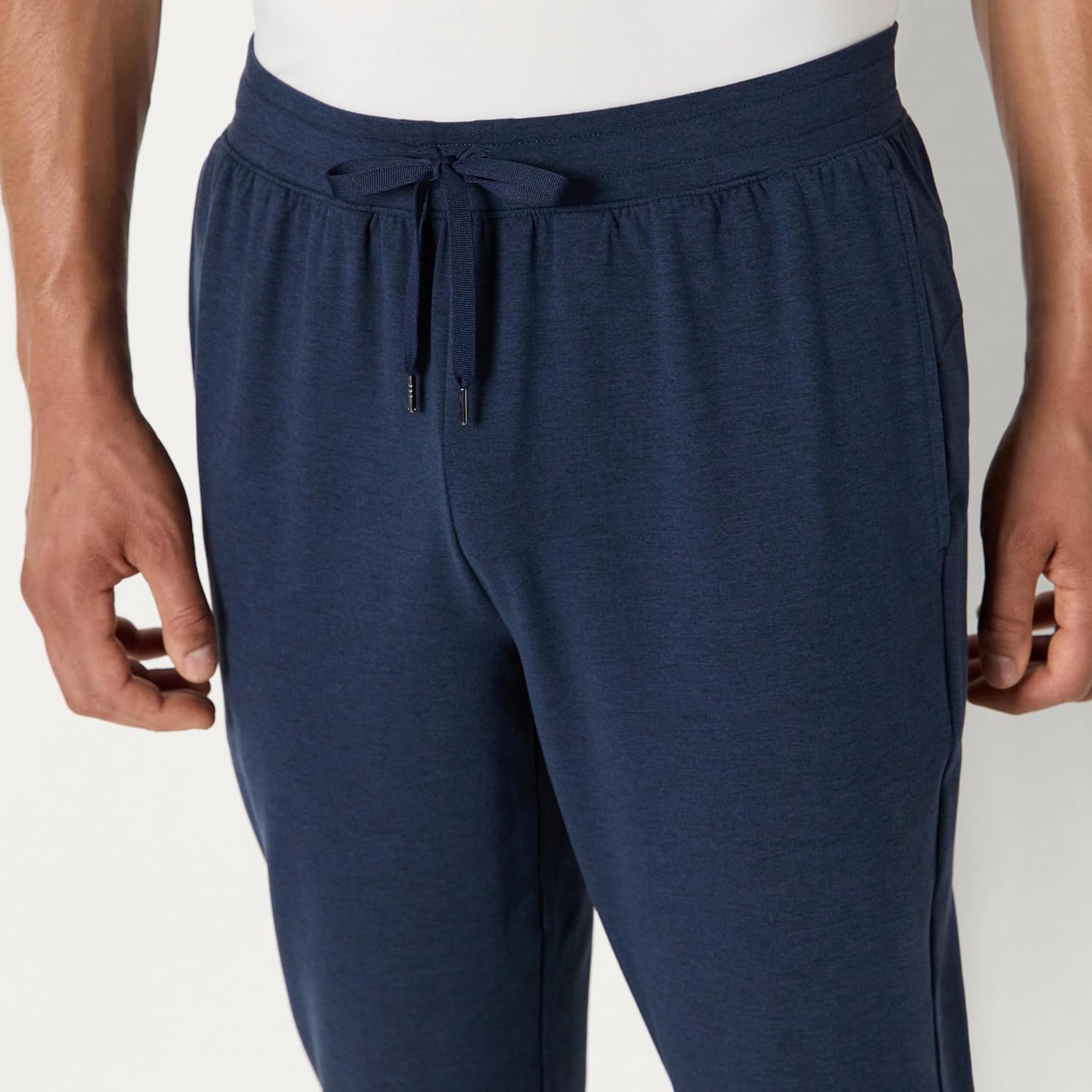 Thumbnail 4 de Herren Funktions-Jogginghose von Amazon Essentials (schmal zulaufend) für Training & Fitnessstudio