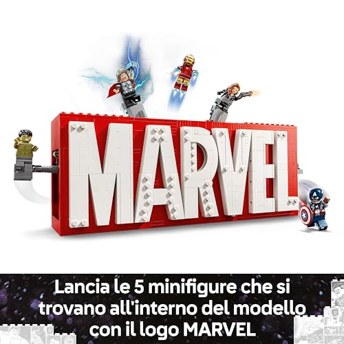 Detalle de LEGO Marvel Logo e Minifigure: set 76313, il logo Marvel con 5 leggende Avengers in 3D