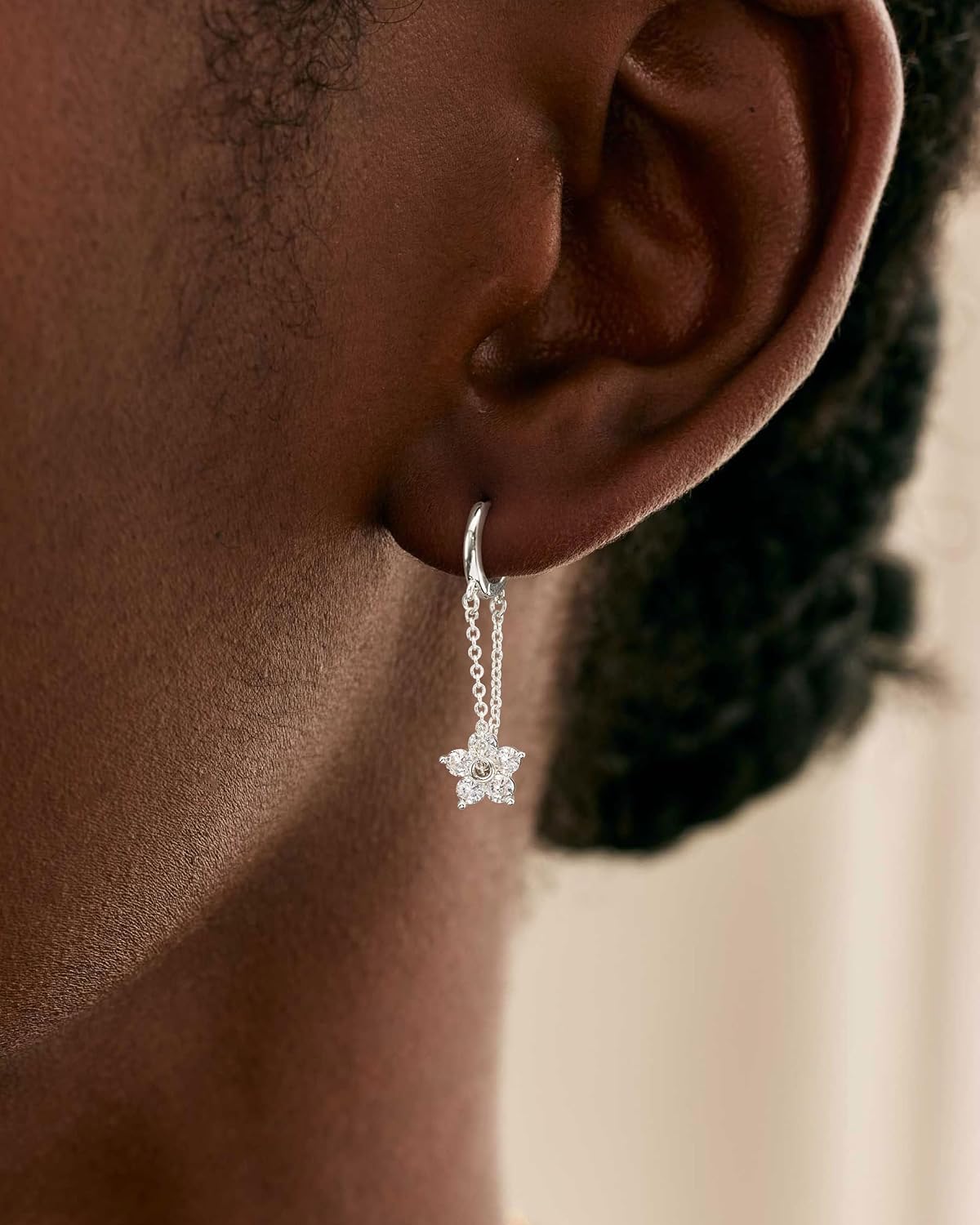 Detalle 2 de HANLI Sterling Silver Earrings for Women with Cz Flower Hoops