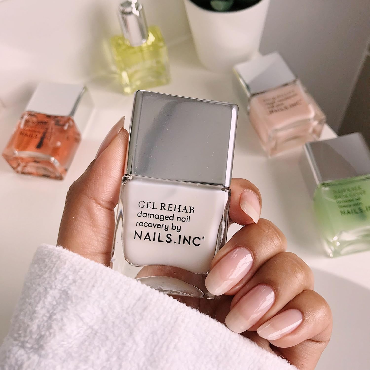Detalle de Nails.INC Gel Rehab Recovery Treatment (10-in-1) – Peptides & keratin-rich base coat and nail treatment, 14ml