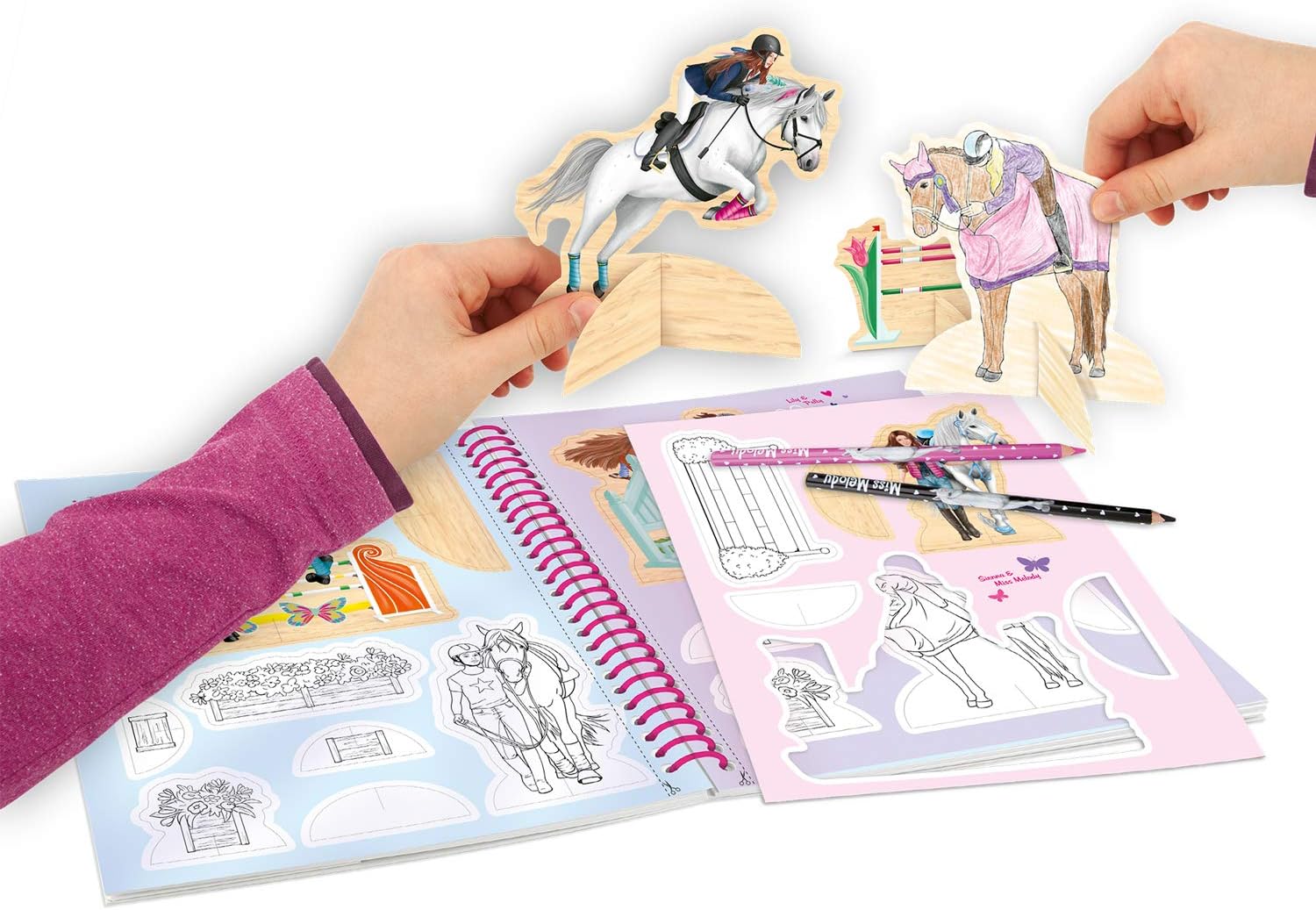 Thumbnail 1 de Depesche 10901 Miss Melody – Livre de coloriage et bricolage avec terrain d’équitation pliable