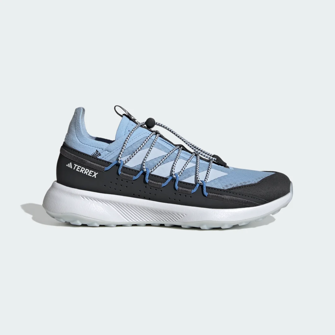 Detalle de Adidas Terrex Voyager 21 Travel en azul – zapatilla versátil para viajes