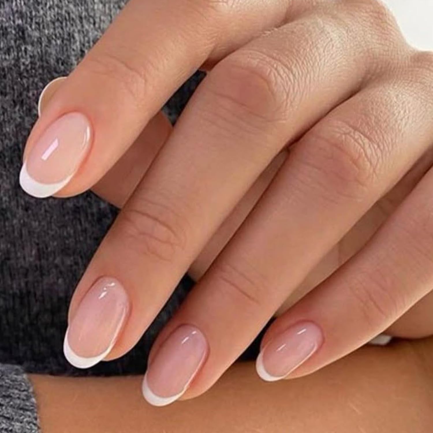 Detalle de Modelones French Tip 32pcs Press-Ons 💅