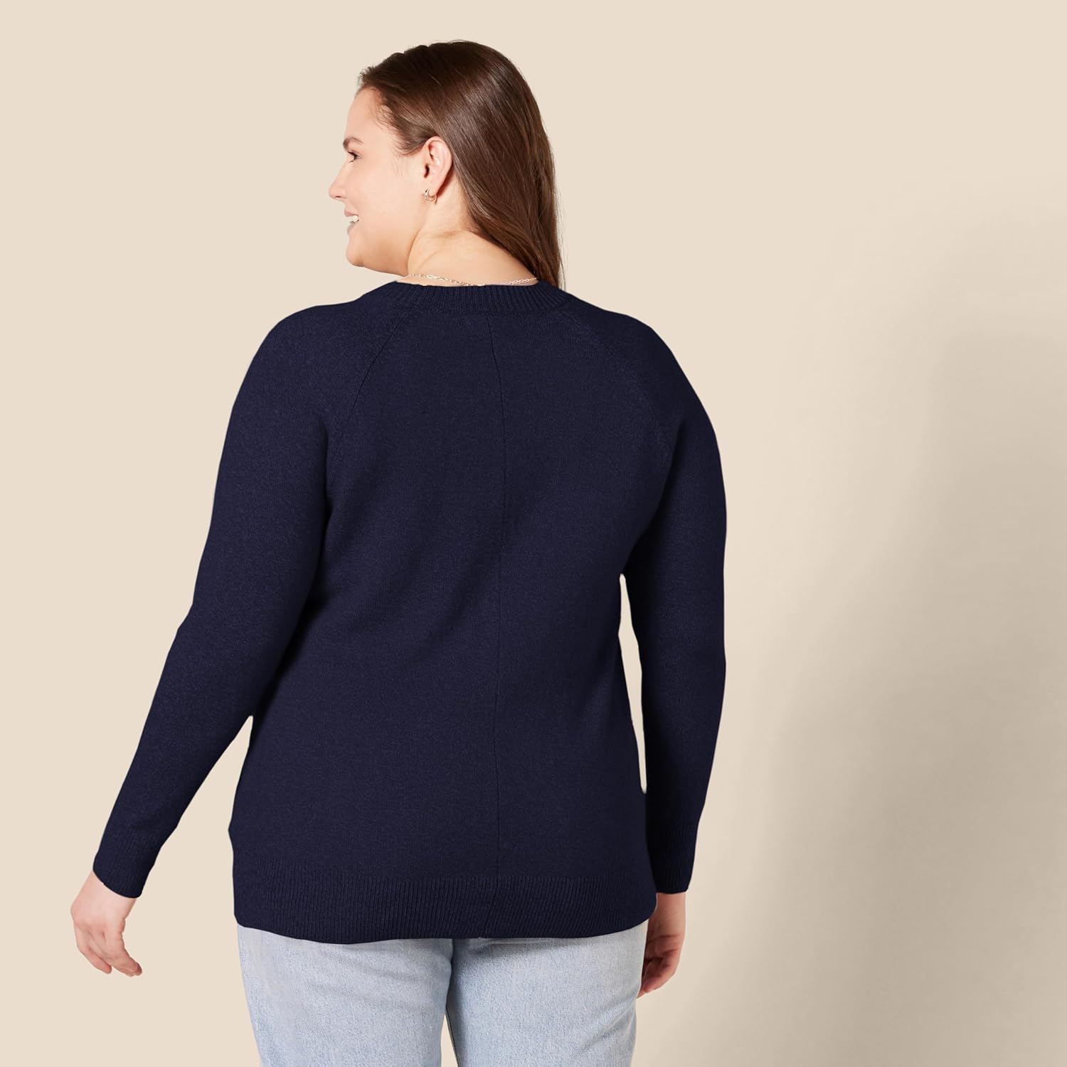 Thumbnail 1 de Amazon Essentials Women's Regular-Fit Soft Touch Long-Sleeve Crewneck Jumper