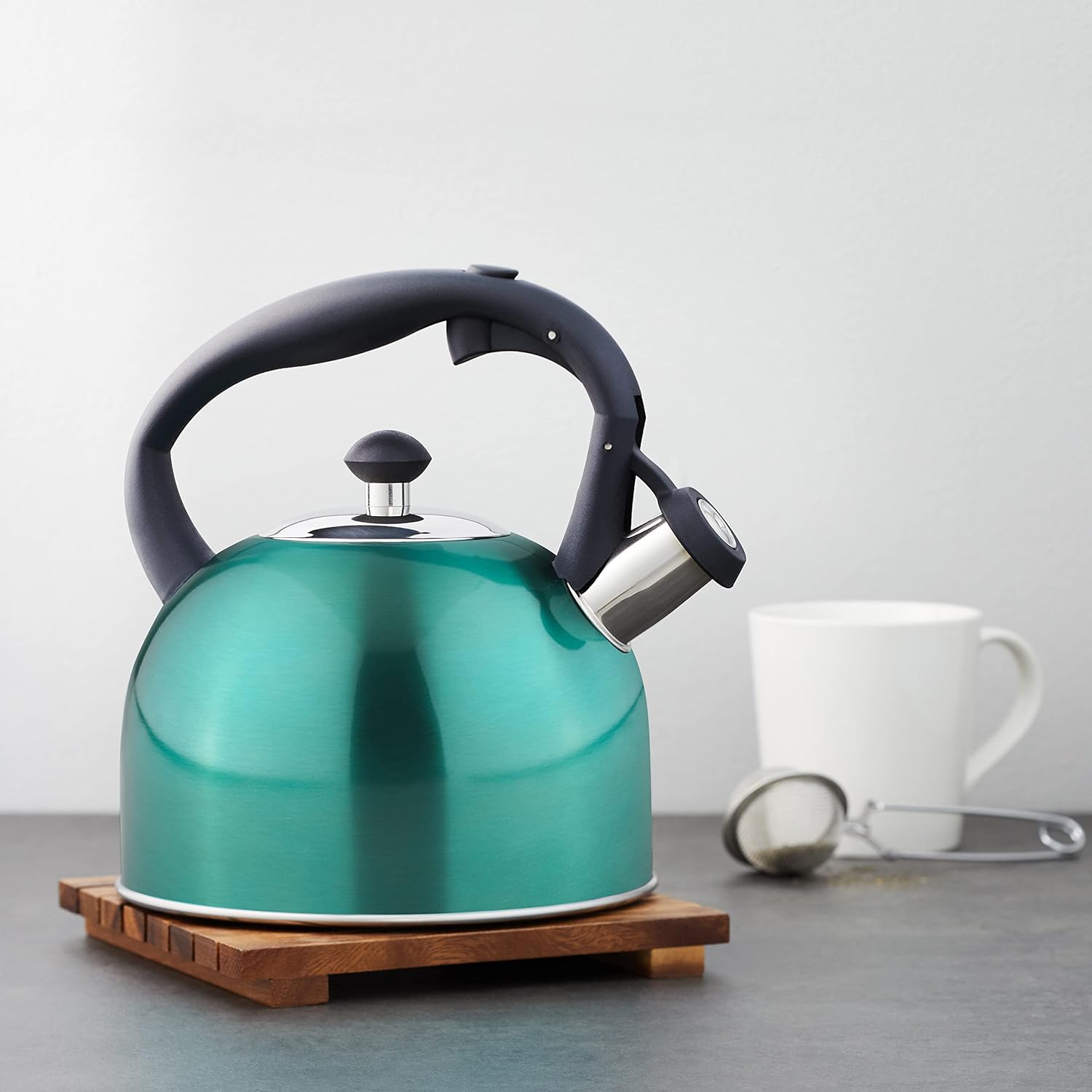 Detalle 1 de Amazon Basics Stainless Steel Kettle, 2.3 litres, Teal