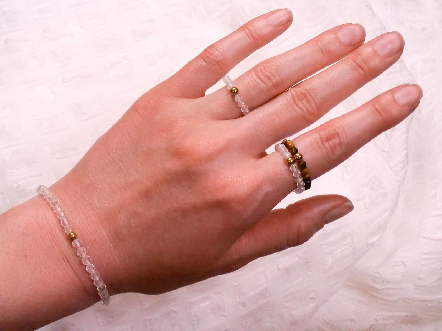 Detalle de BERGERLIN Echter Naturstein Perlen Ring – Unisex Bergkristallring mit vergoldeter Perle, EPI‑Zertifikat