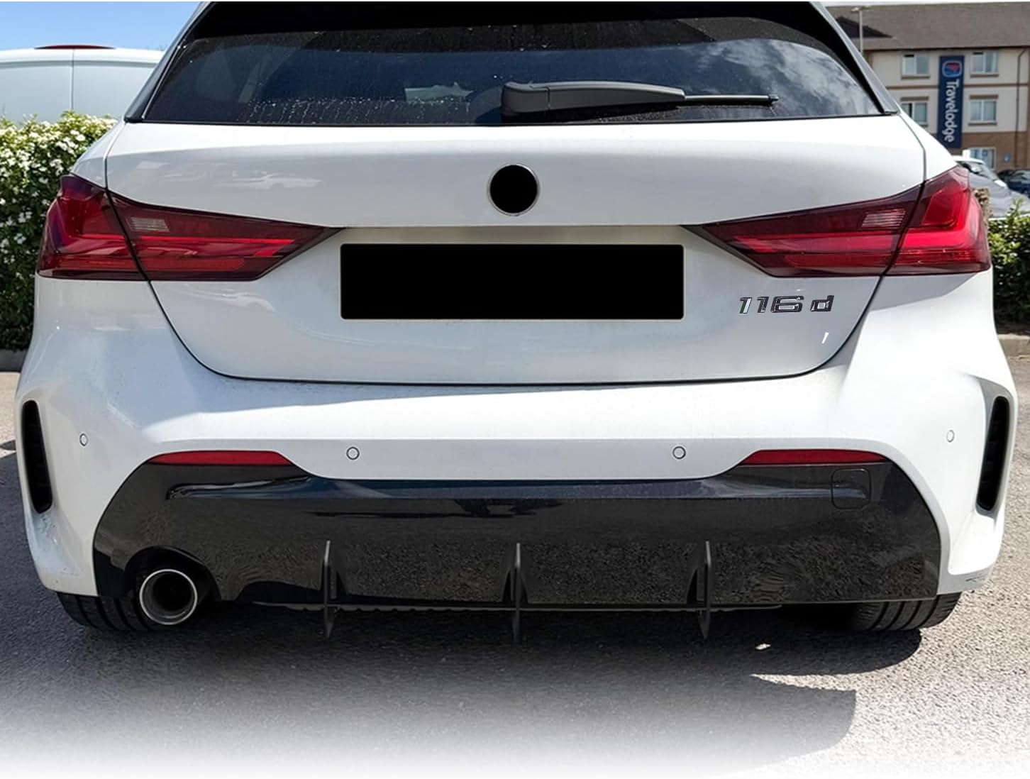 Detalle 2 de MCK Auto 116d Black Glossy Rear Boot Emblem