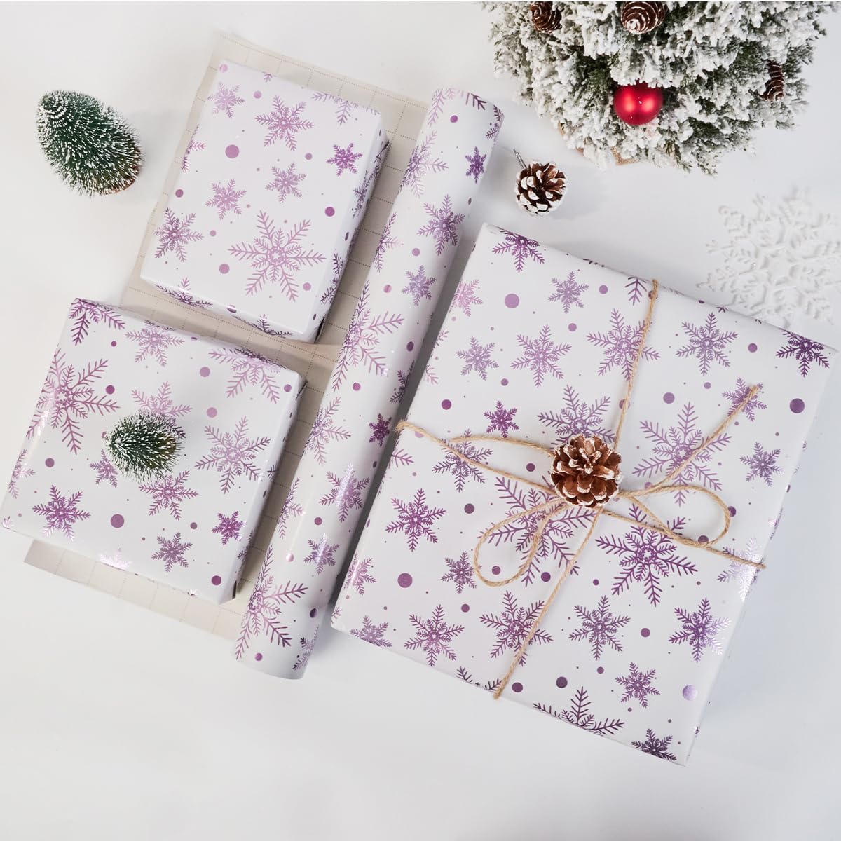 Thumbnail 3 de Christmas Wrapping Paper Roll: Pink Snowflake Metallic Wrap, 43cm x 12m