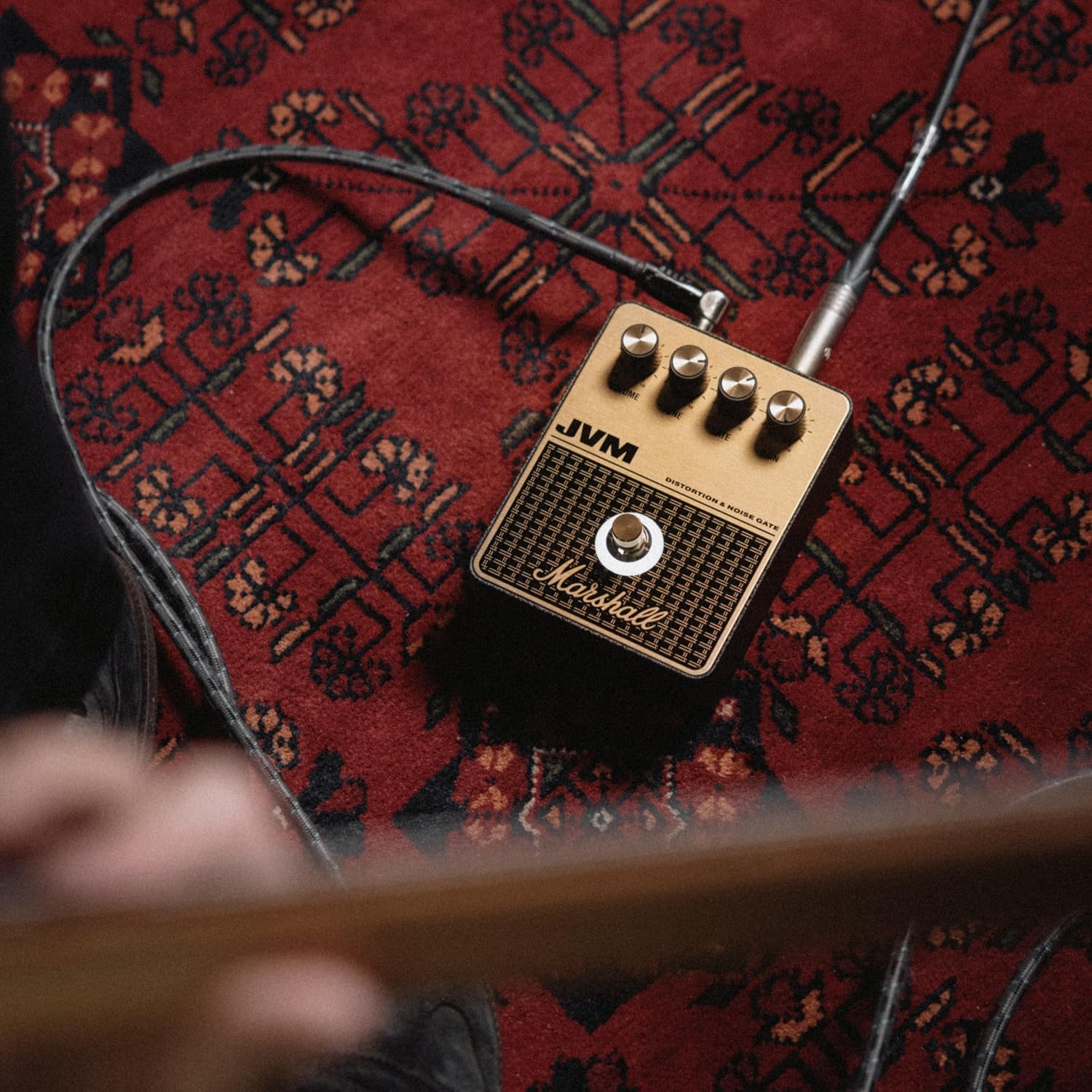 Detalle 2 de Marshall JVM 1008157 Overdrive Distortion Pedal, Black and Gold, 9V