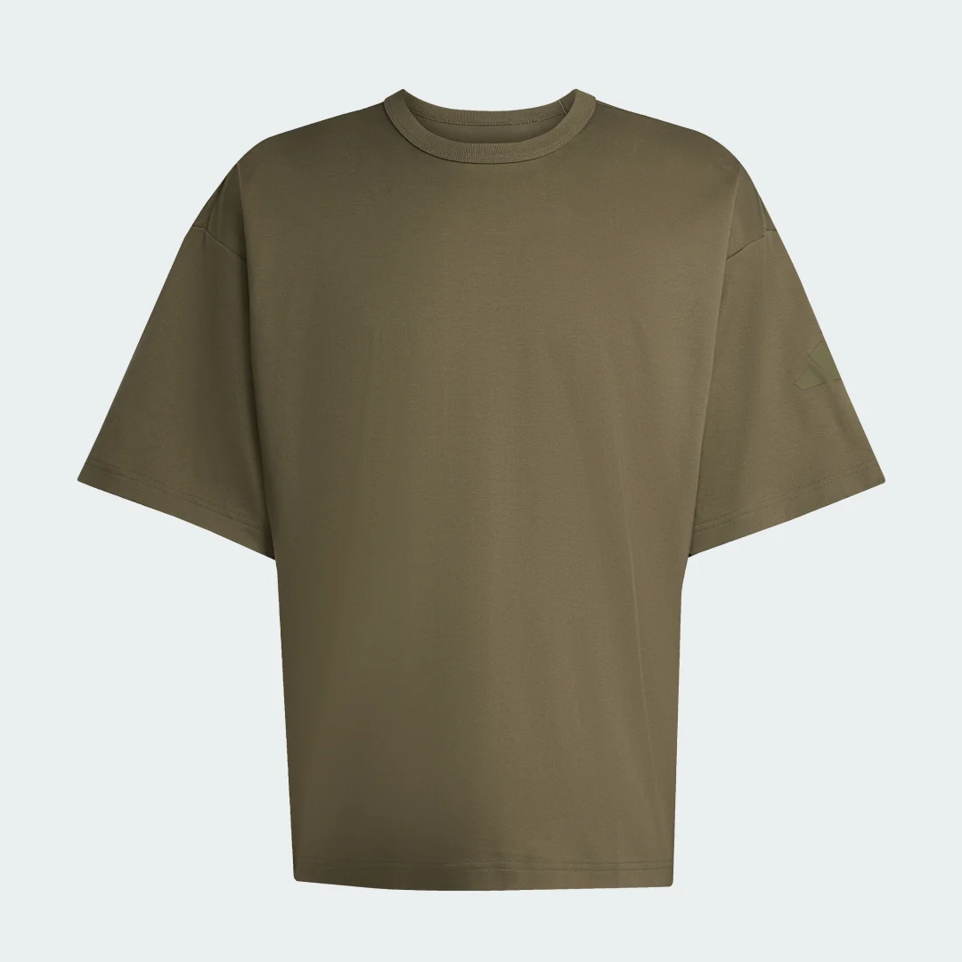 Detalle 2 de Camiseta Soft Lux de Adidas: comodidad discreta en Verde