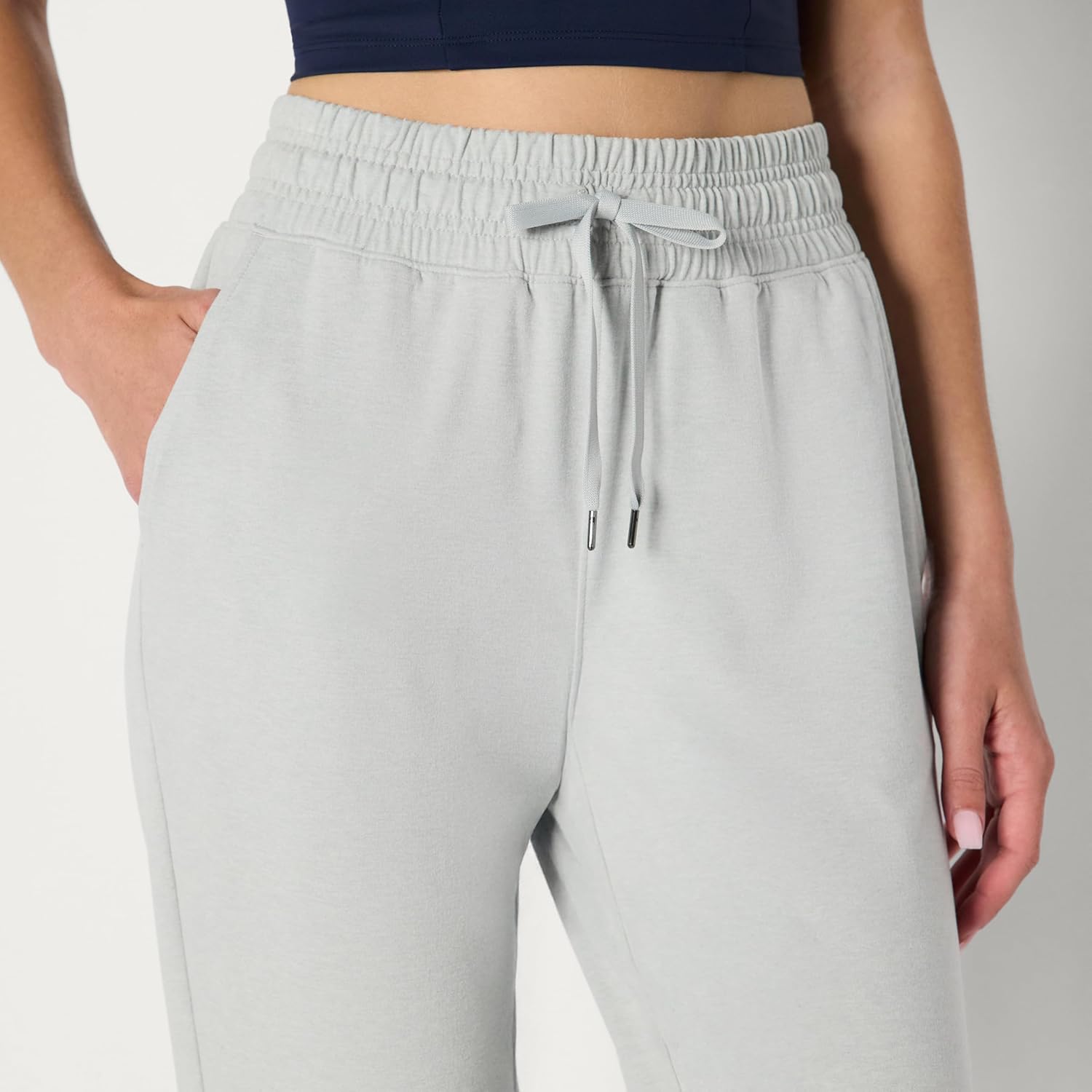 Thumbnail 4 de Amazon Essentials Damen Athletic Soft Performance Cropped Capri Jogger – leichter, elastischer Freizeit- und Trainingstrend
