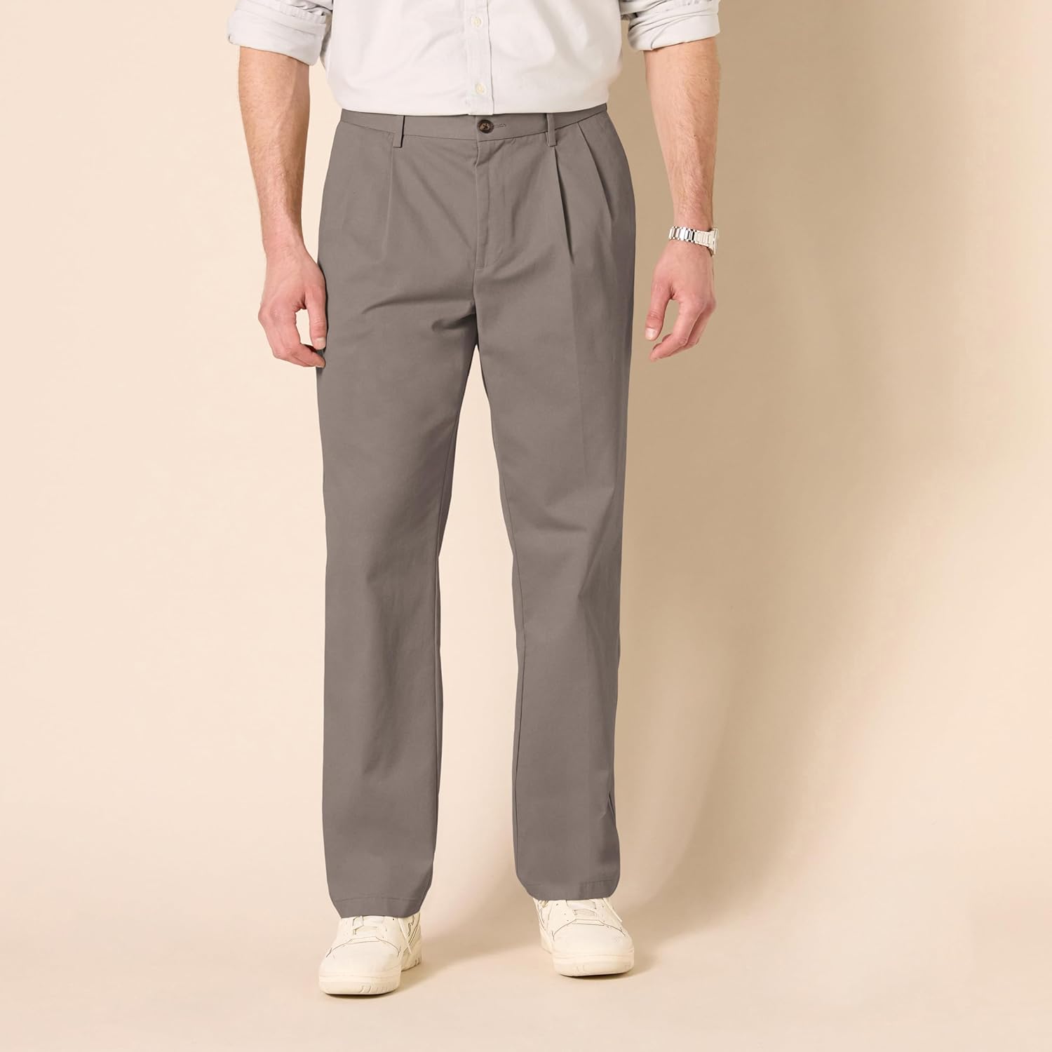 Thumbnail 5 de Amazon Essentials Men's Classic-Fit Wrinkle-Resistant Pleated Chino Trousers (Big & Tall)