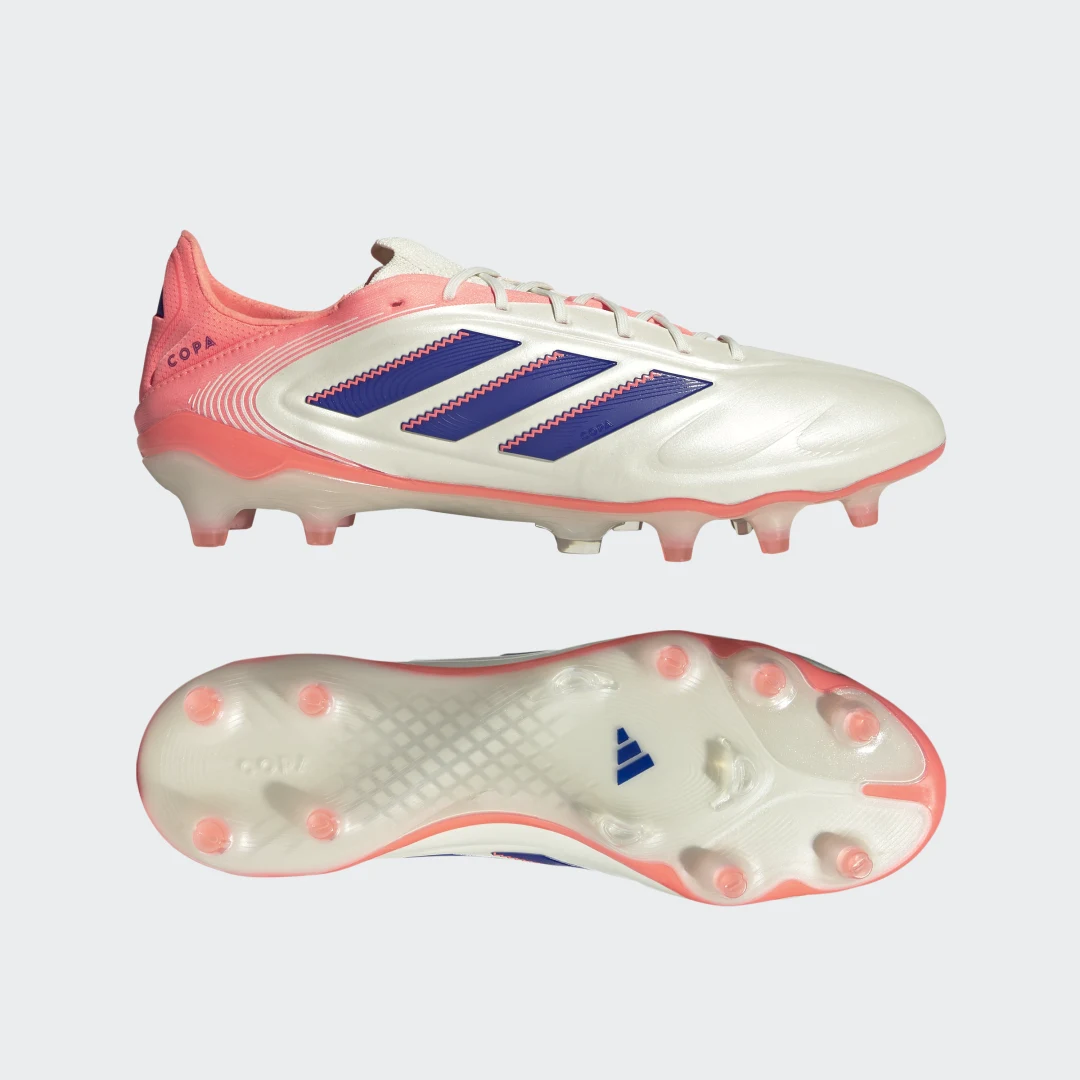Detalle de Adidas Copa Pure 3 Elite, botas blancas para césped natural seco