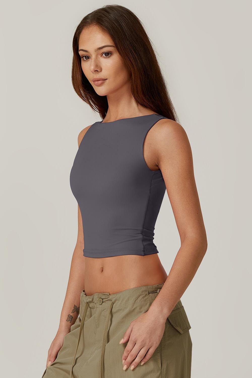 Detalle 2 de QINSEN Open-Back Crop Tank in Polyamide