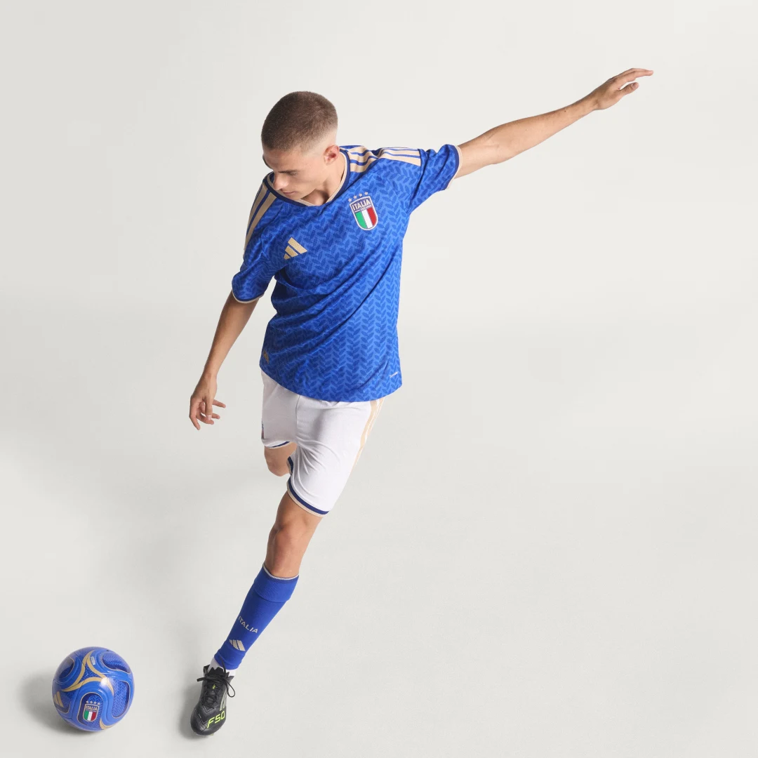 Detalle de Camiseta primera equipación Italia 26 Oficial de Adidas
